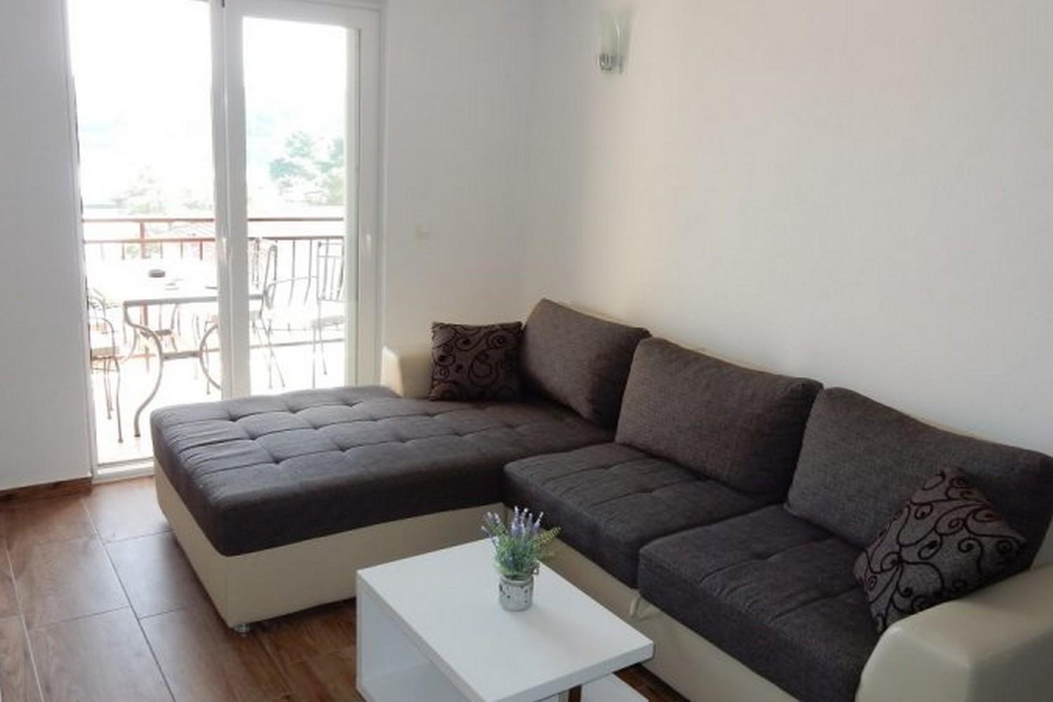 One-Bedroom Apartment with Terrace and Sea View photo 2