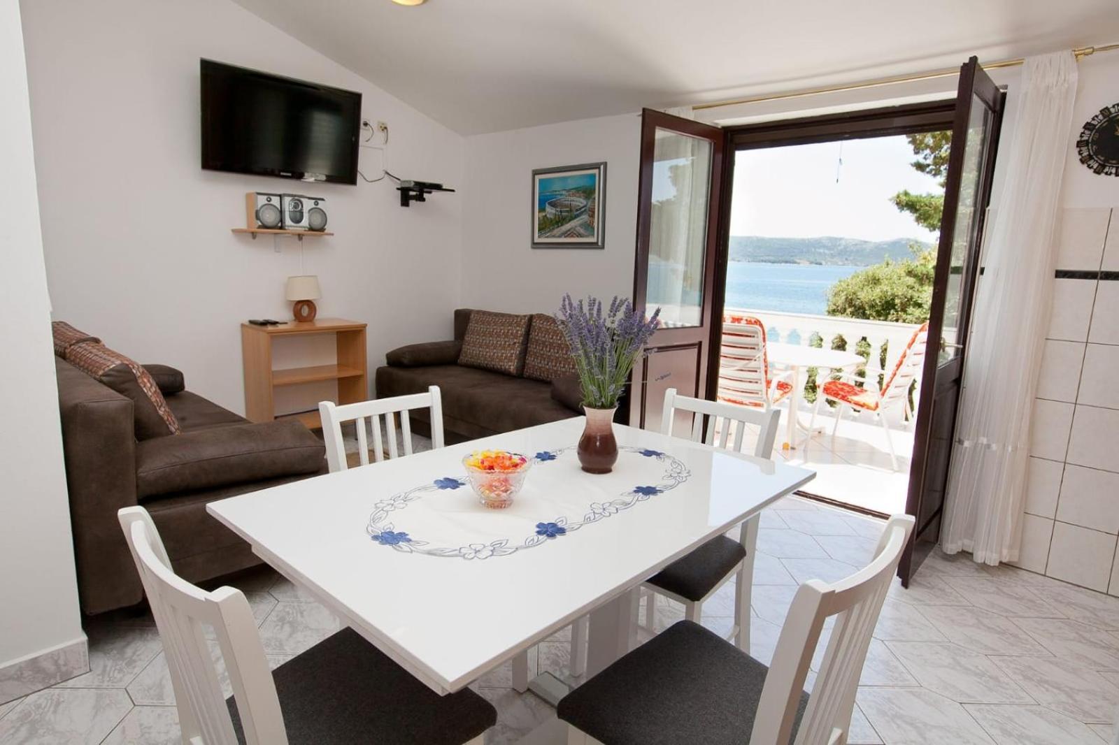 Two-Bedroom Apartment with Terrace and Sea View photo 2