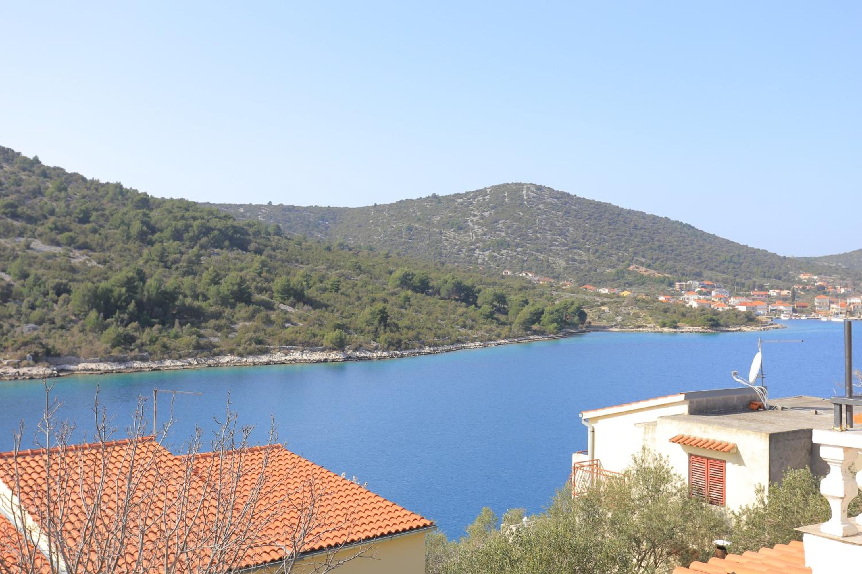 Three-Bedroom Apartment with Terrace and Sea View photo 3