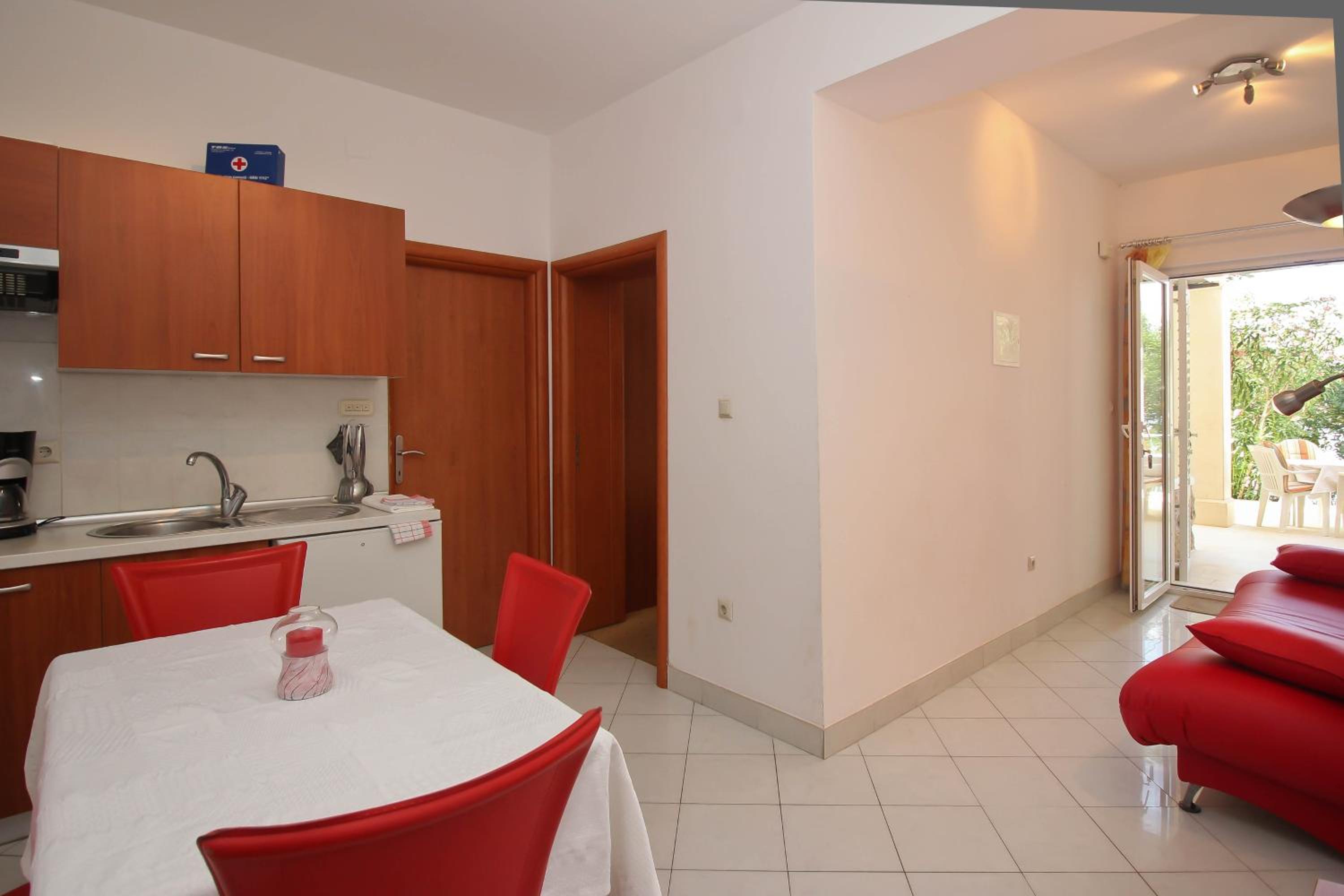 One-Bedroom Apartment with Terrace and Sea View photo 2