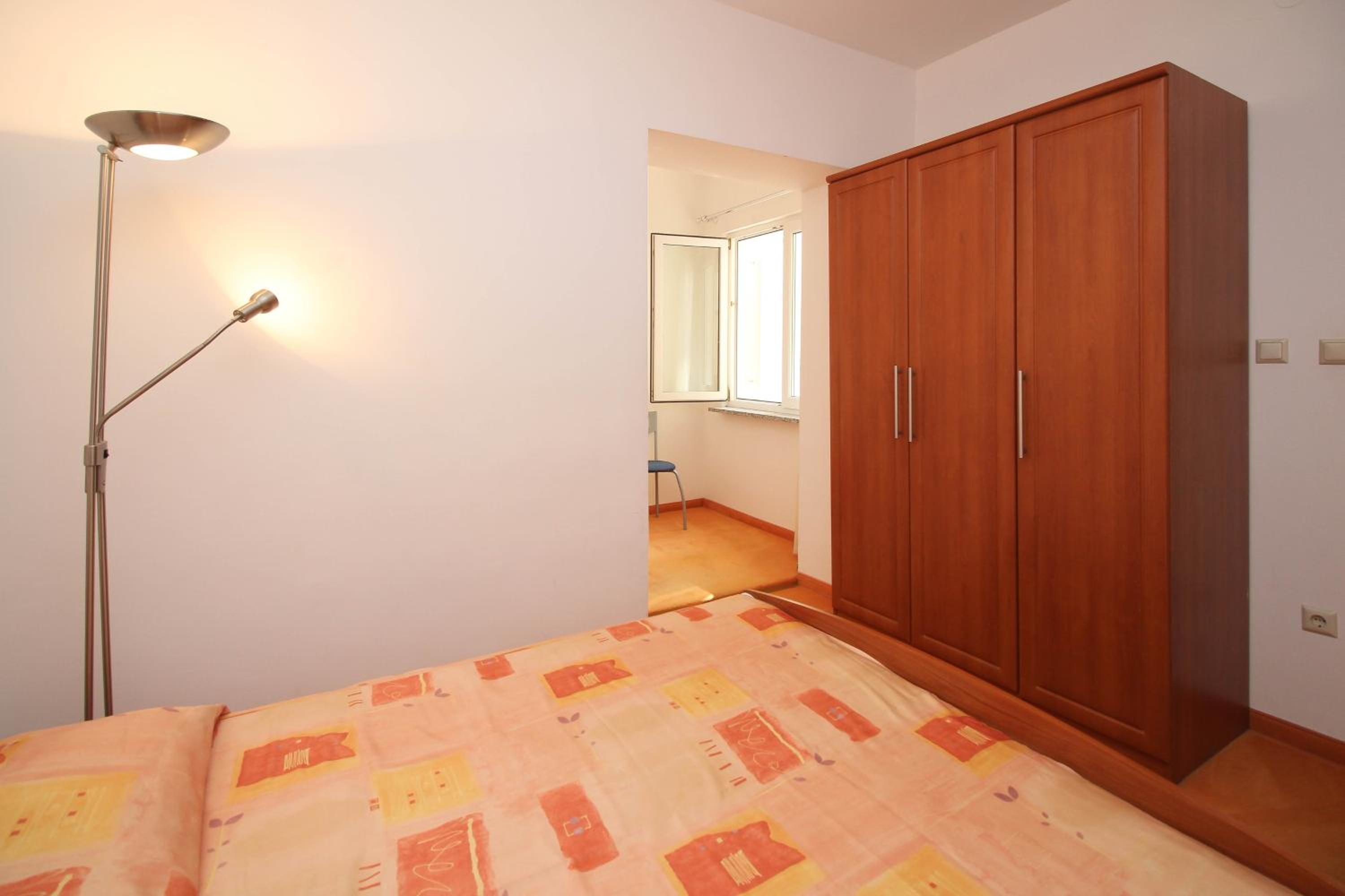 One-Bedroom Apartment with Terrace and Sea View photo 2
