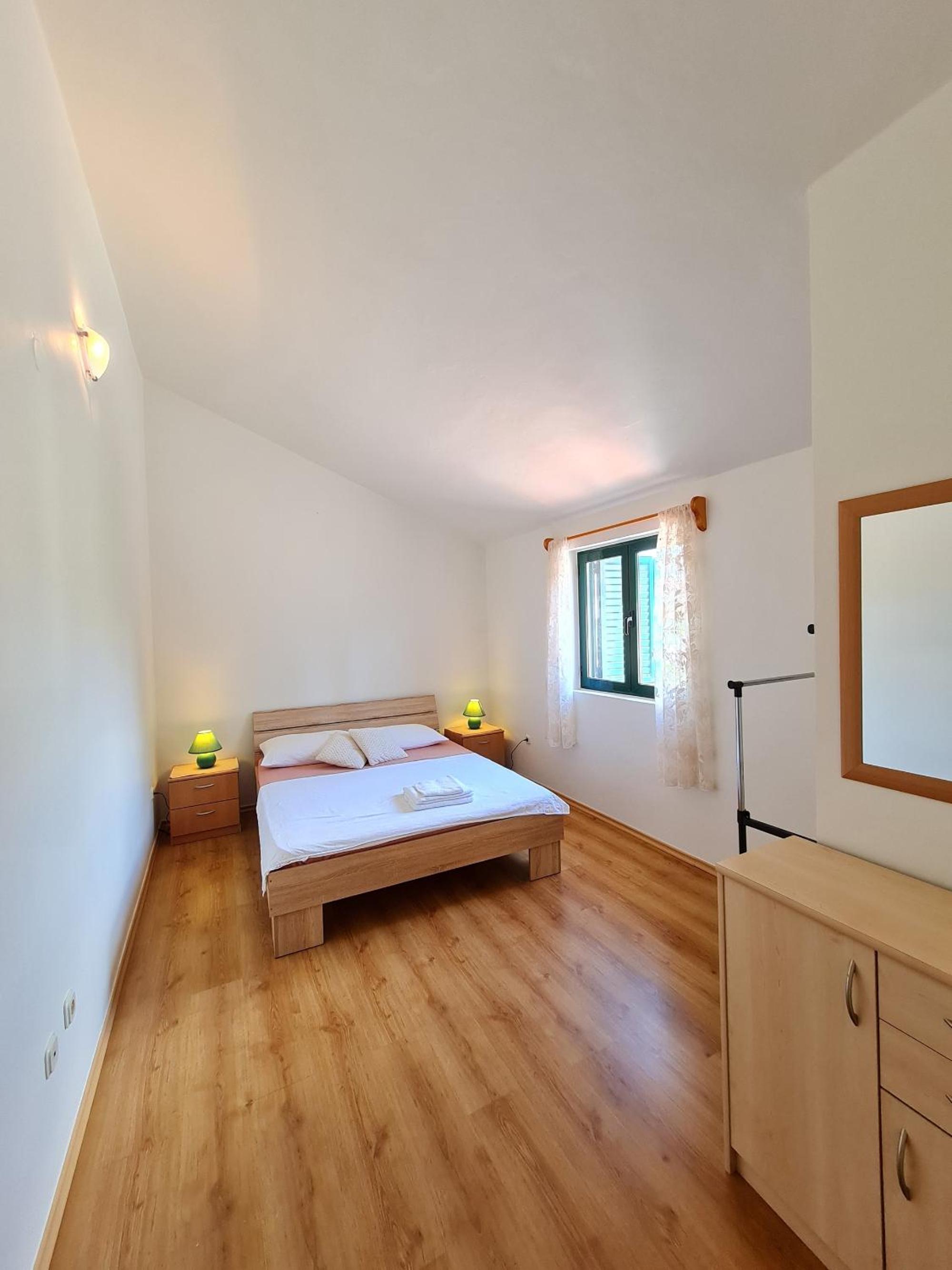 One-Bedroom Apartment with Terrace and Sea View photo 2
