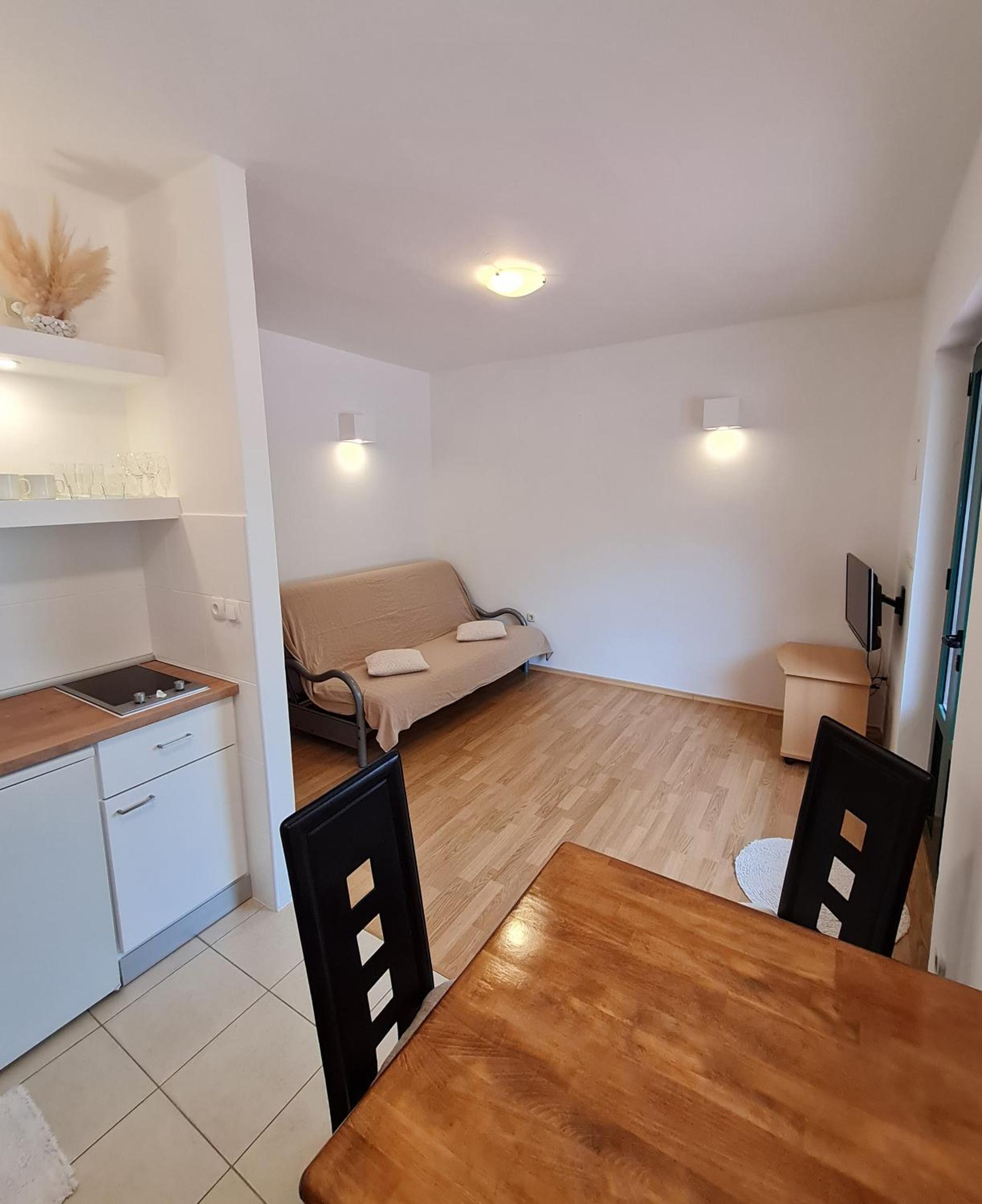 One-Bedroom Apartment with Terrace photo 1