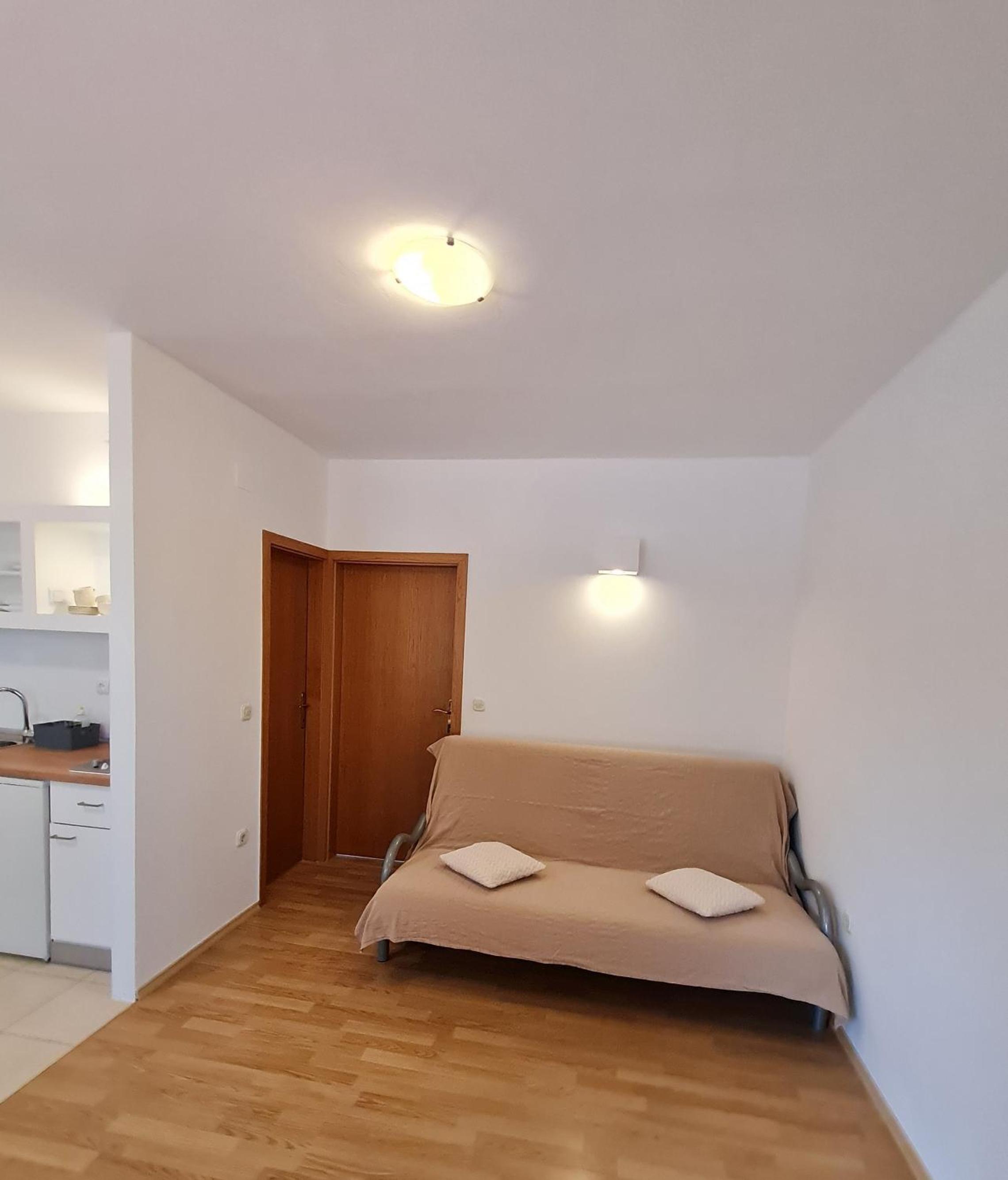 One-Bedroom Apartment with Terrace photo 2