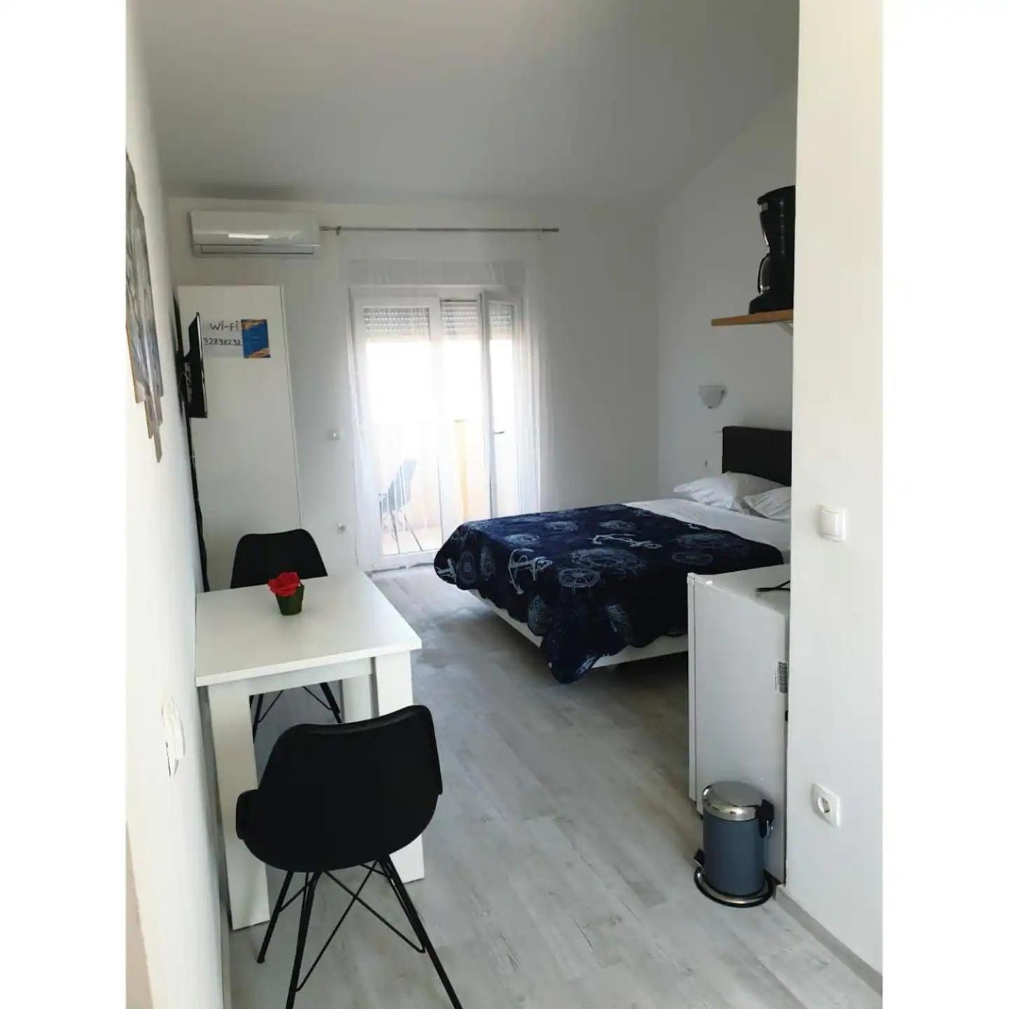 Studio with Balcony and Sea View