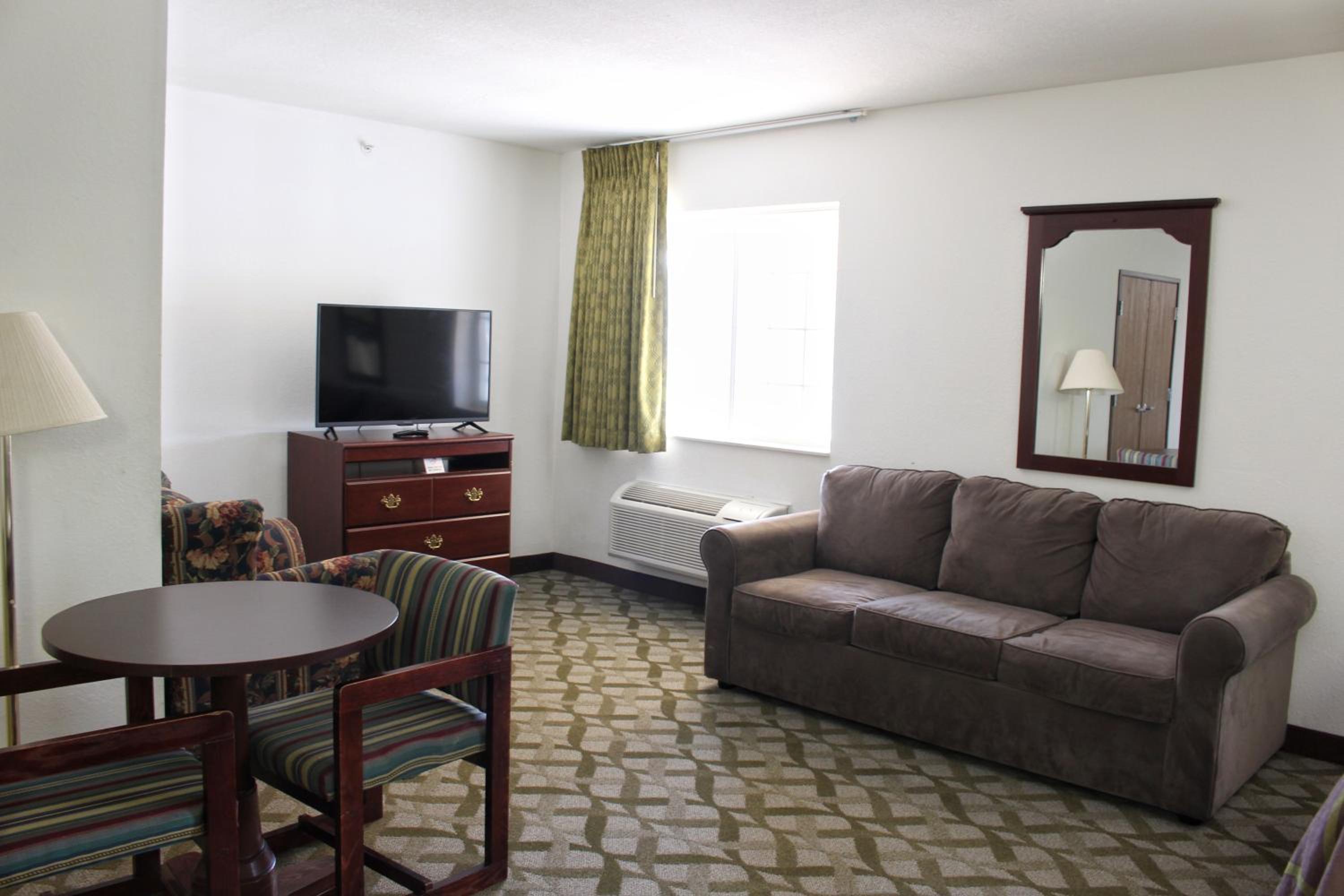 Studio Suite with Two Queen Beds - Non-Smoking - Photo 3