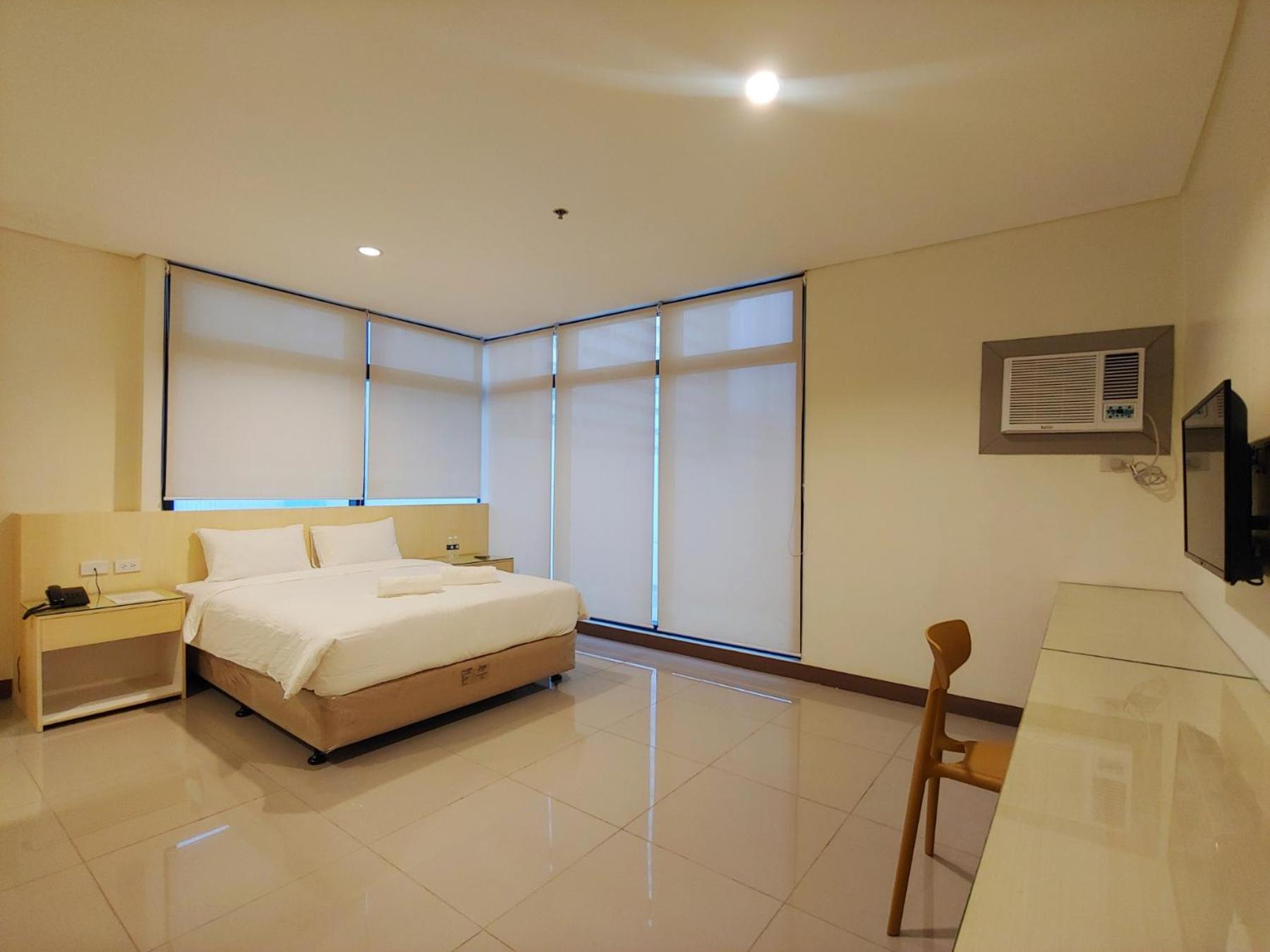 Queen Suite - Photo 3