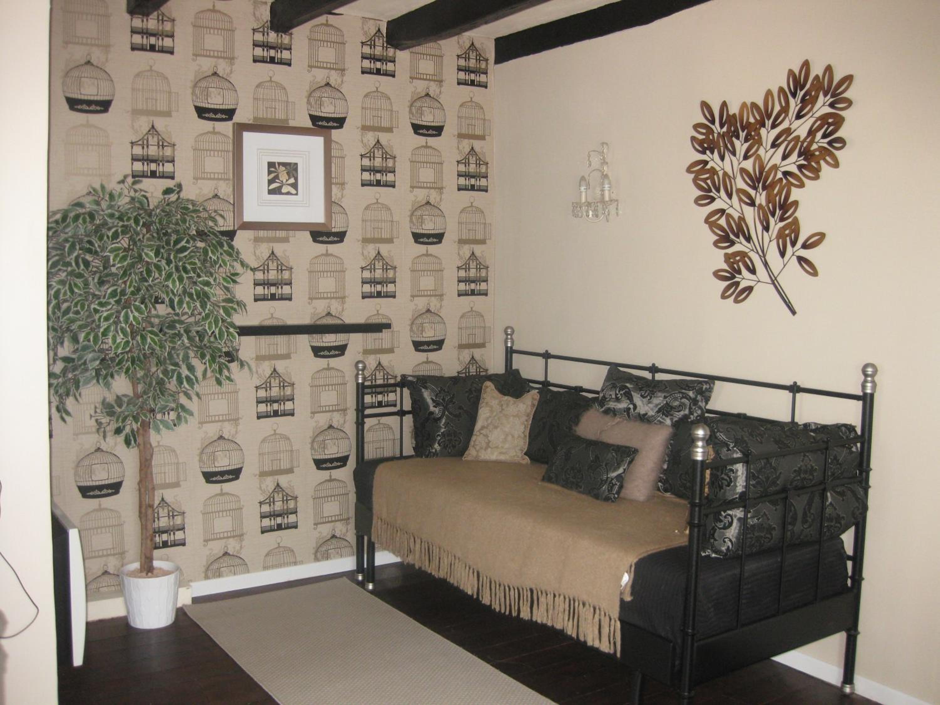 Family Room with Private Bathroom - Photo 5