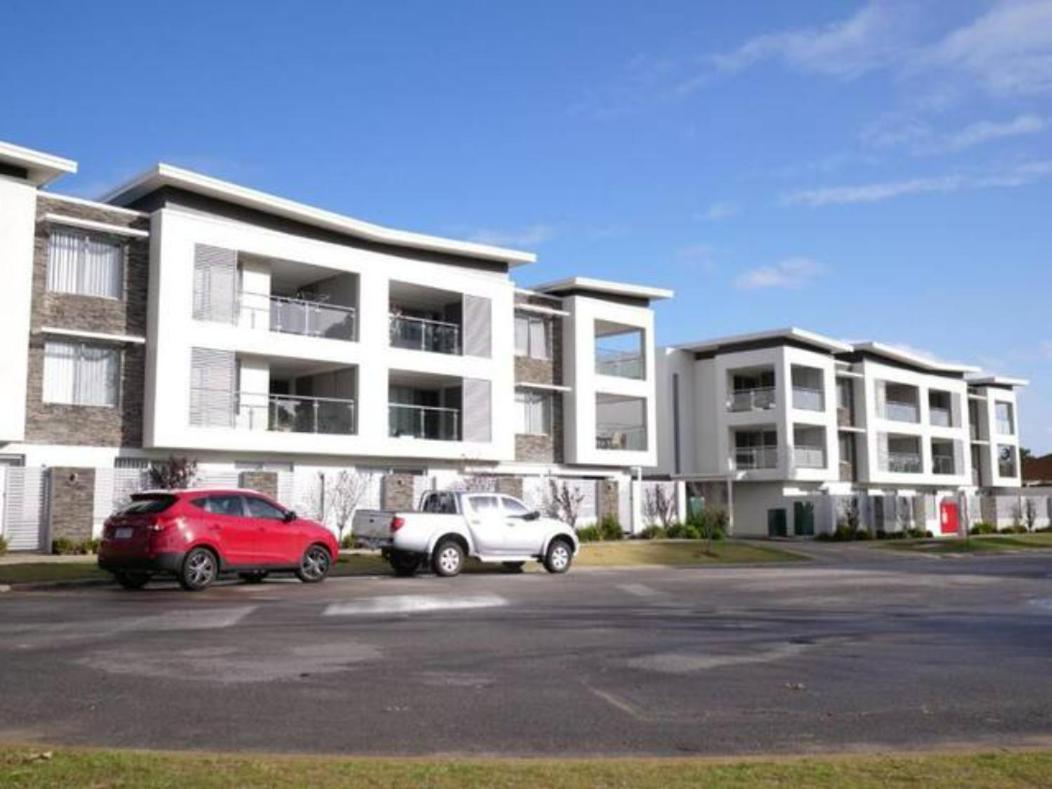 2 Bed 2 Bath - Standard Apartment photo 3