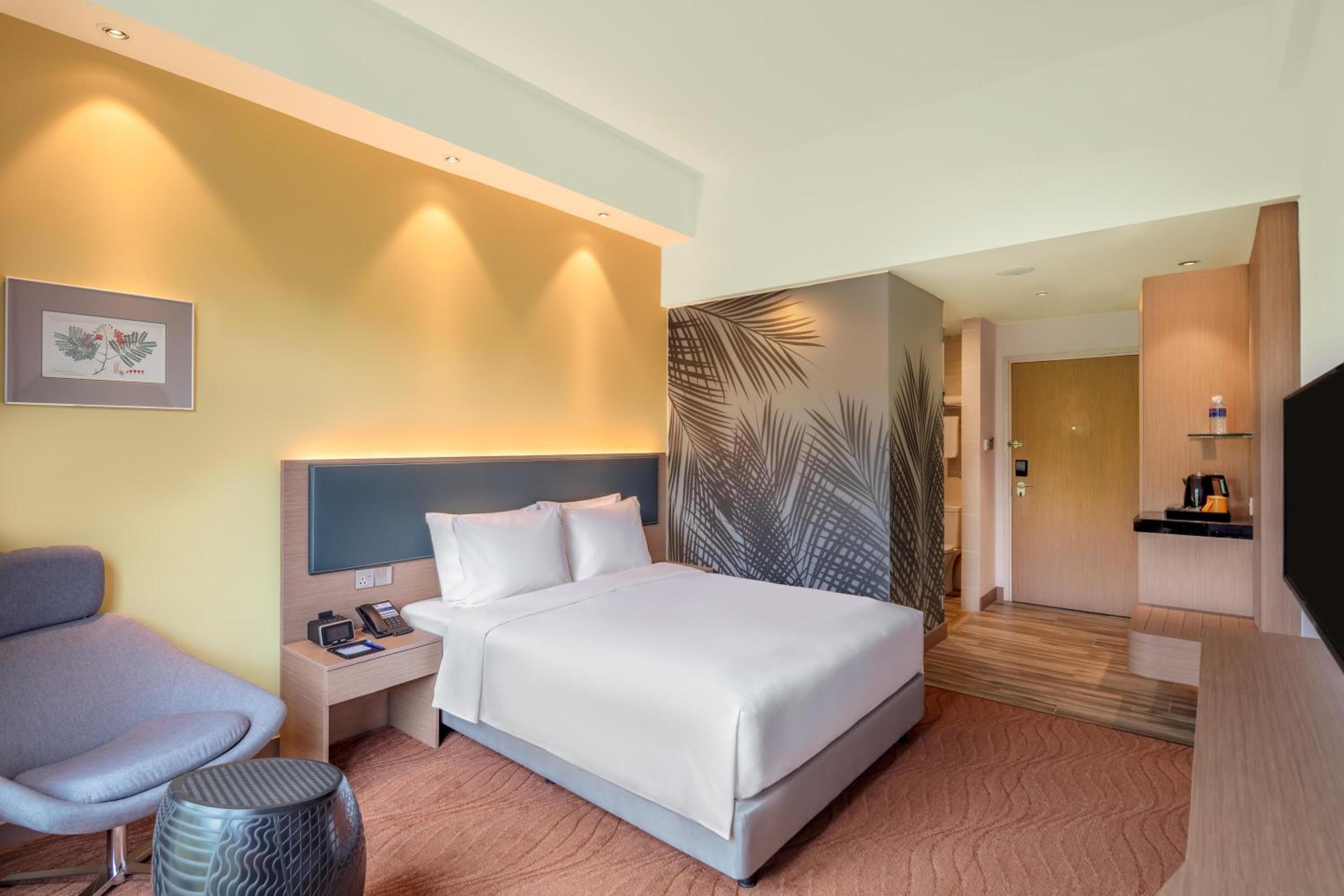 Standard Room with Free Breakfast - Photo 2