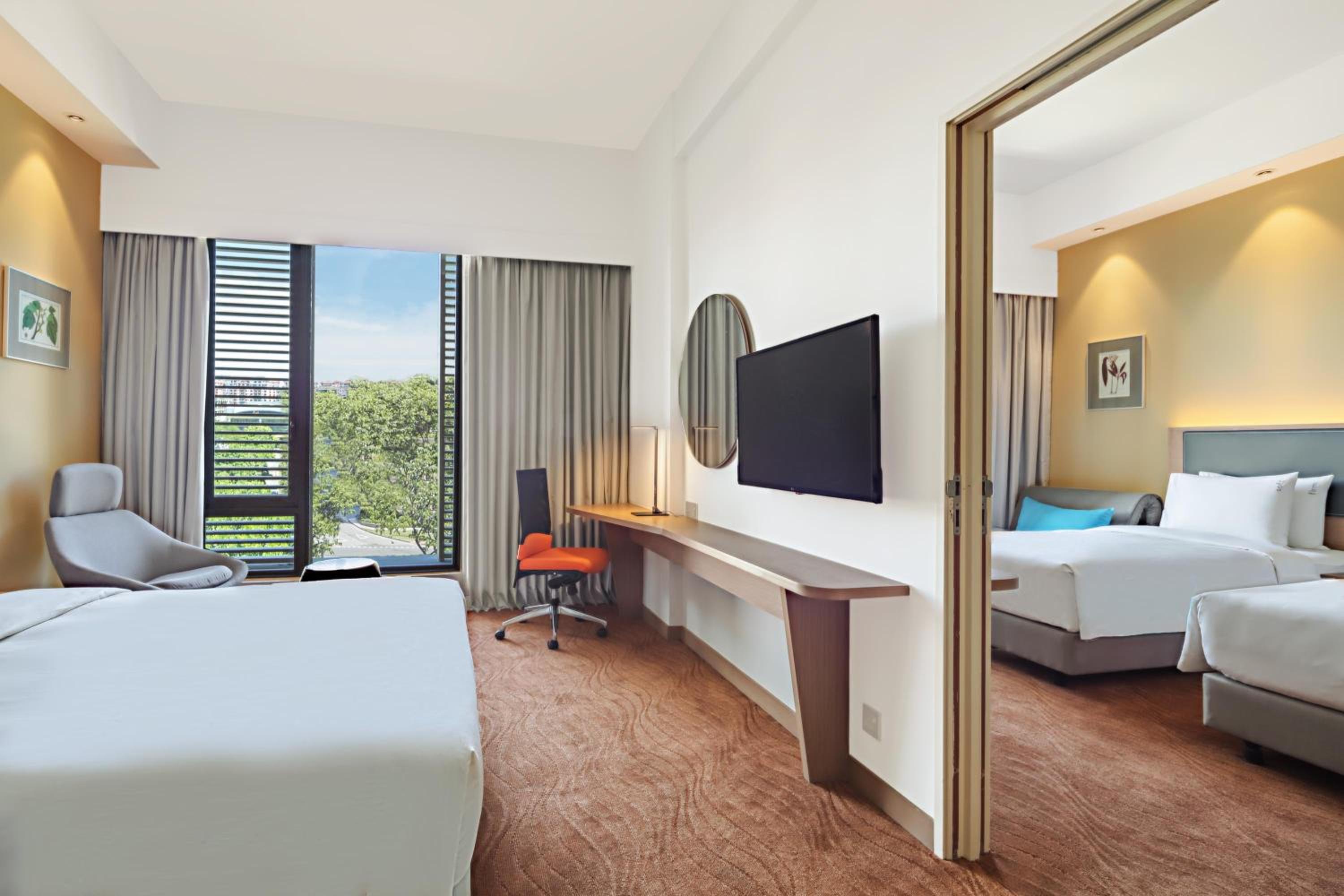 Standard Room with Free Breakfast - Photo 12