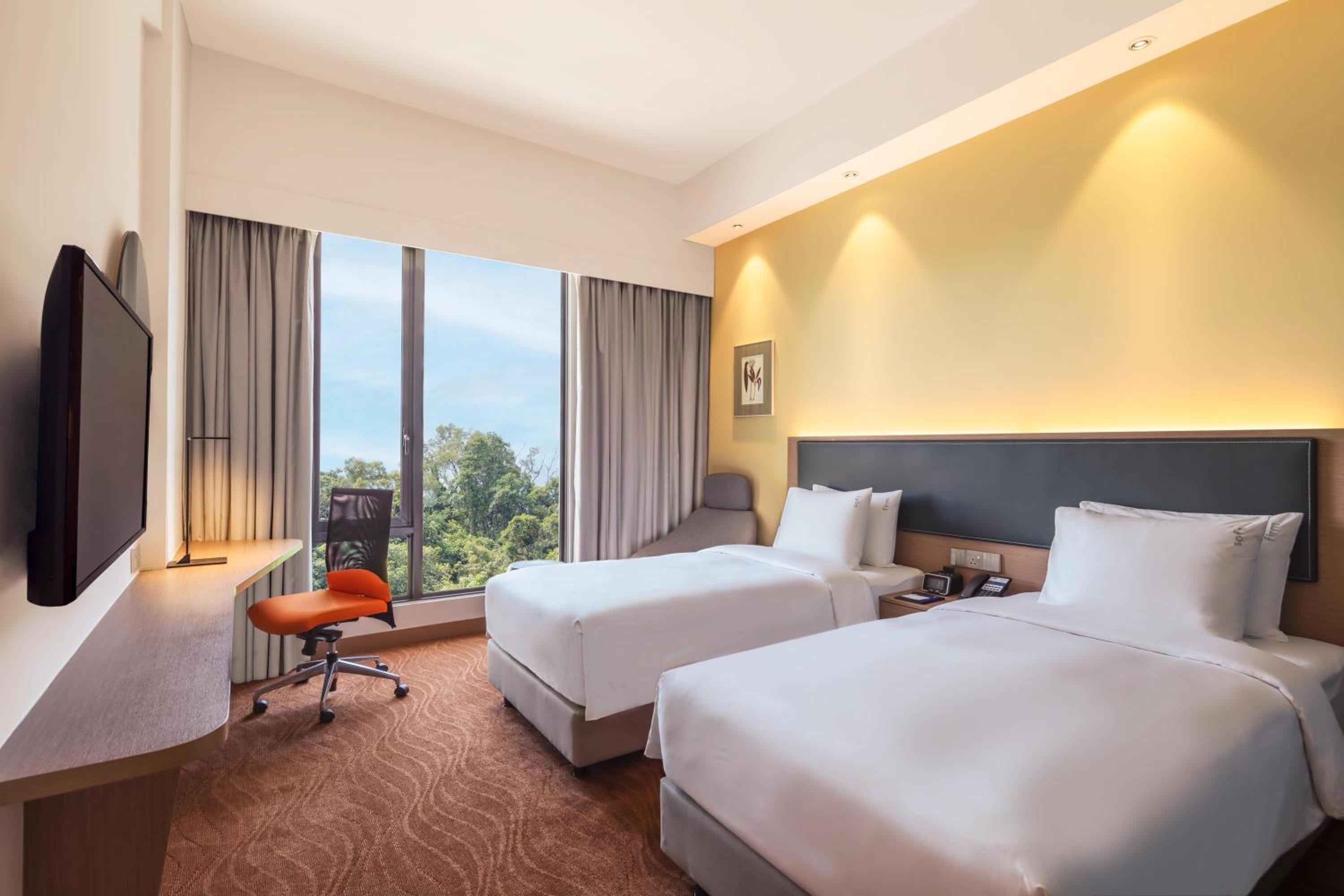 Standard Room with Free Breakfast - Photo 11