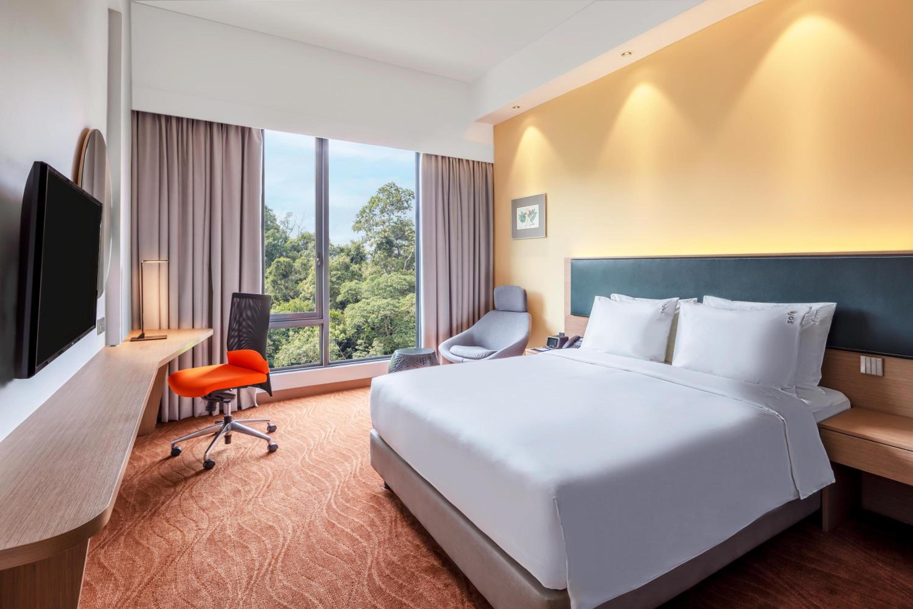 Standard Room with Free Breakfast - Photo 4