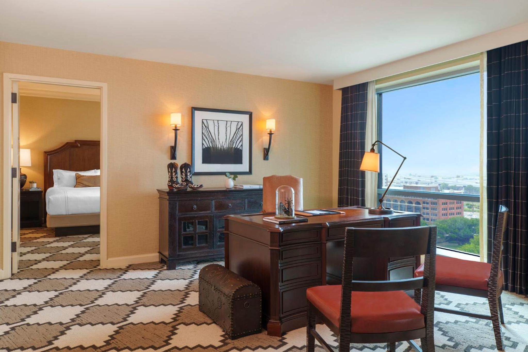 Leddy Suite 1 King Bed - Photo 3