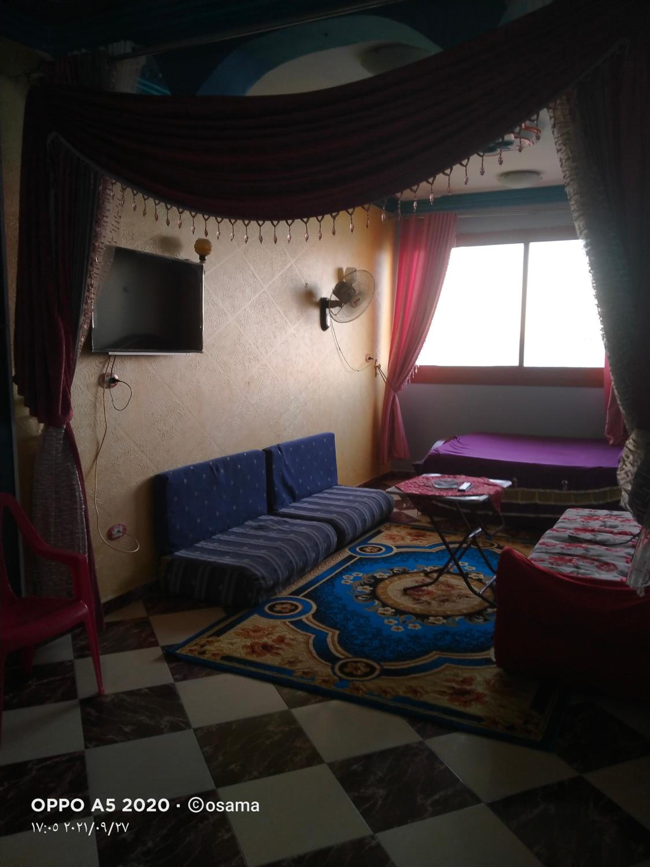 One-Bedroom Apartment - Photo 1