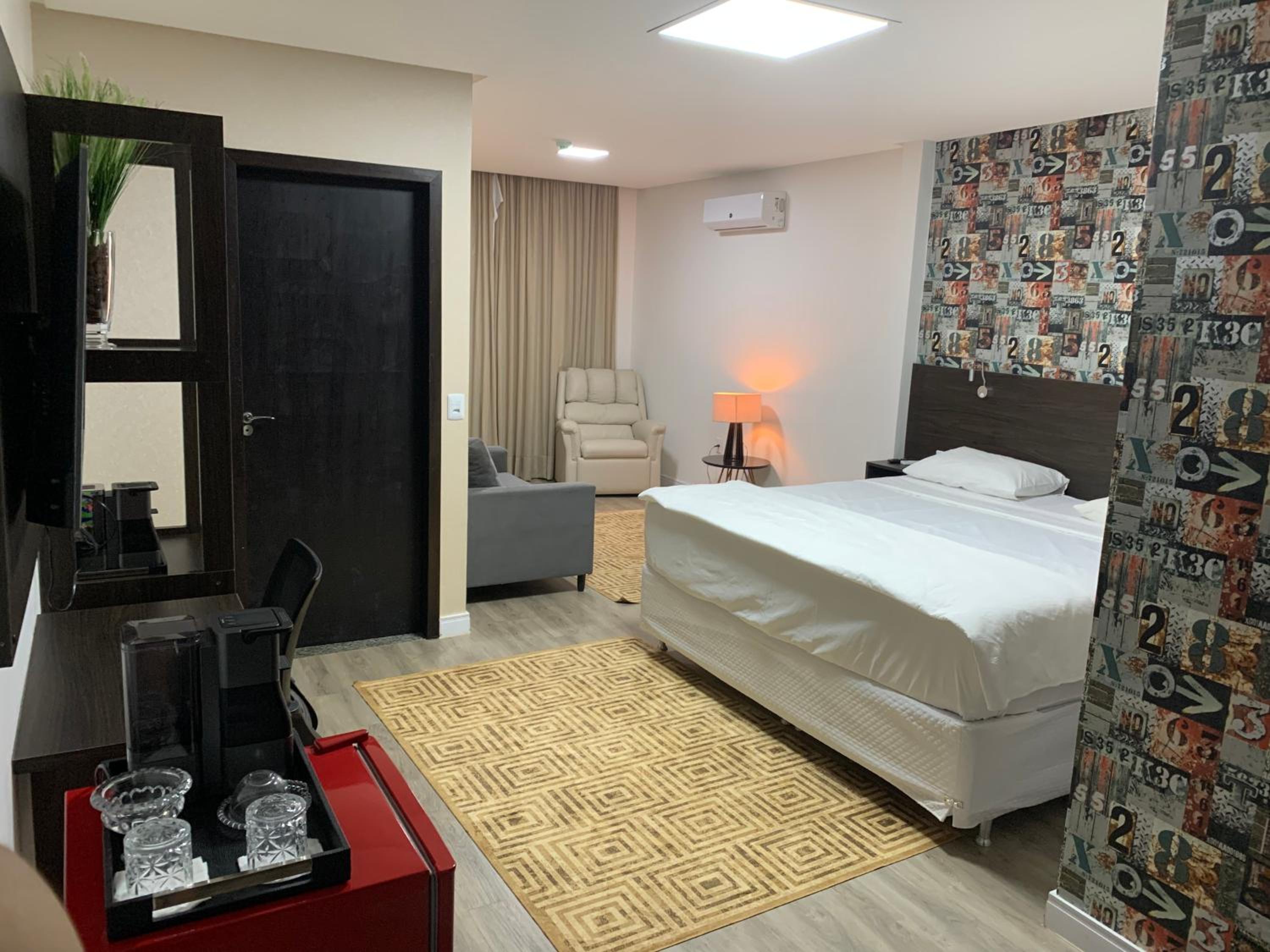 Deluxe Suite with Spa Bath