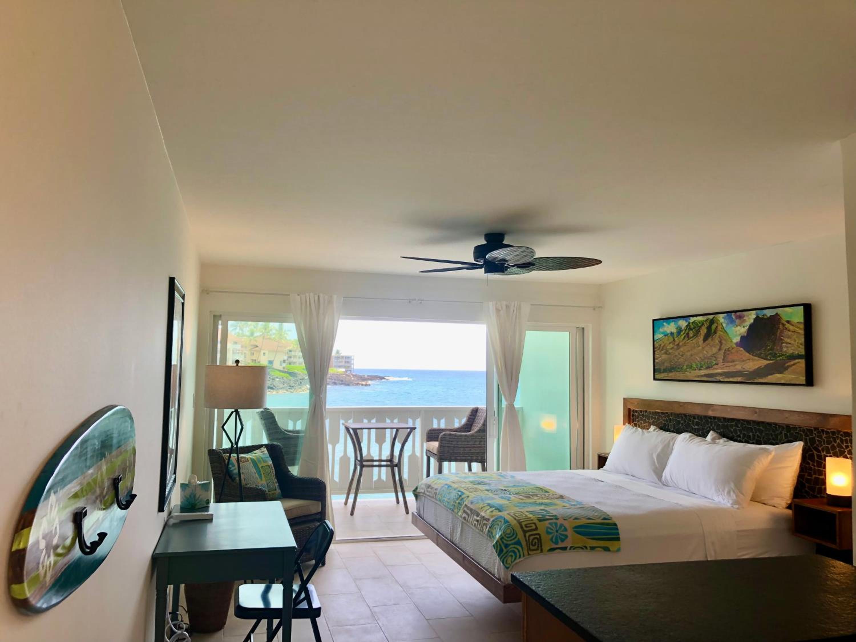 2nd Floor King Deluxe with Oceanfront Lanai
