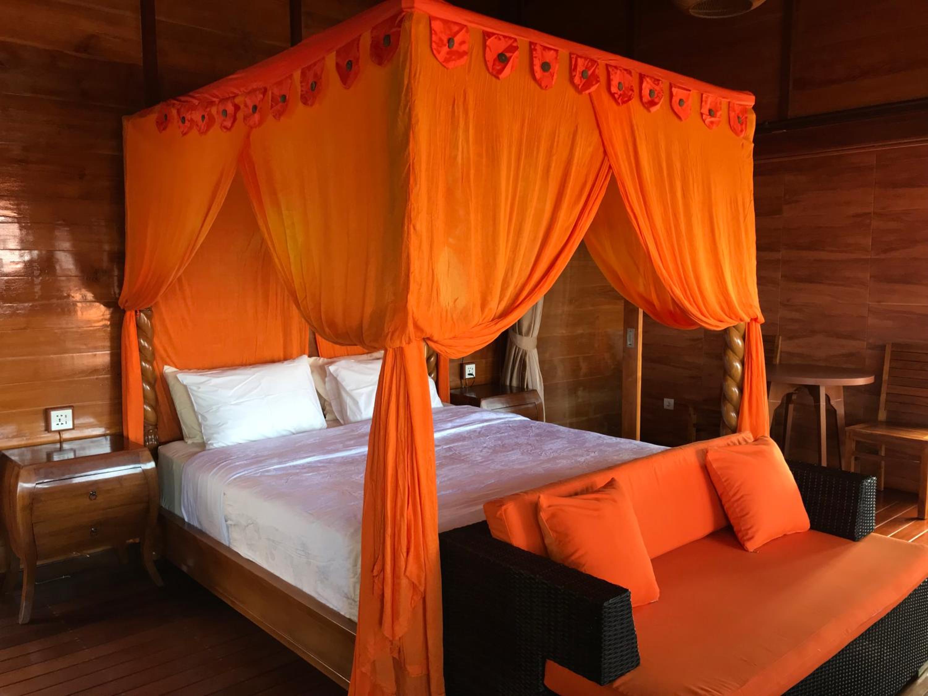 Deluxe Suite - Photo 12