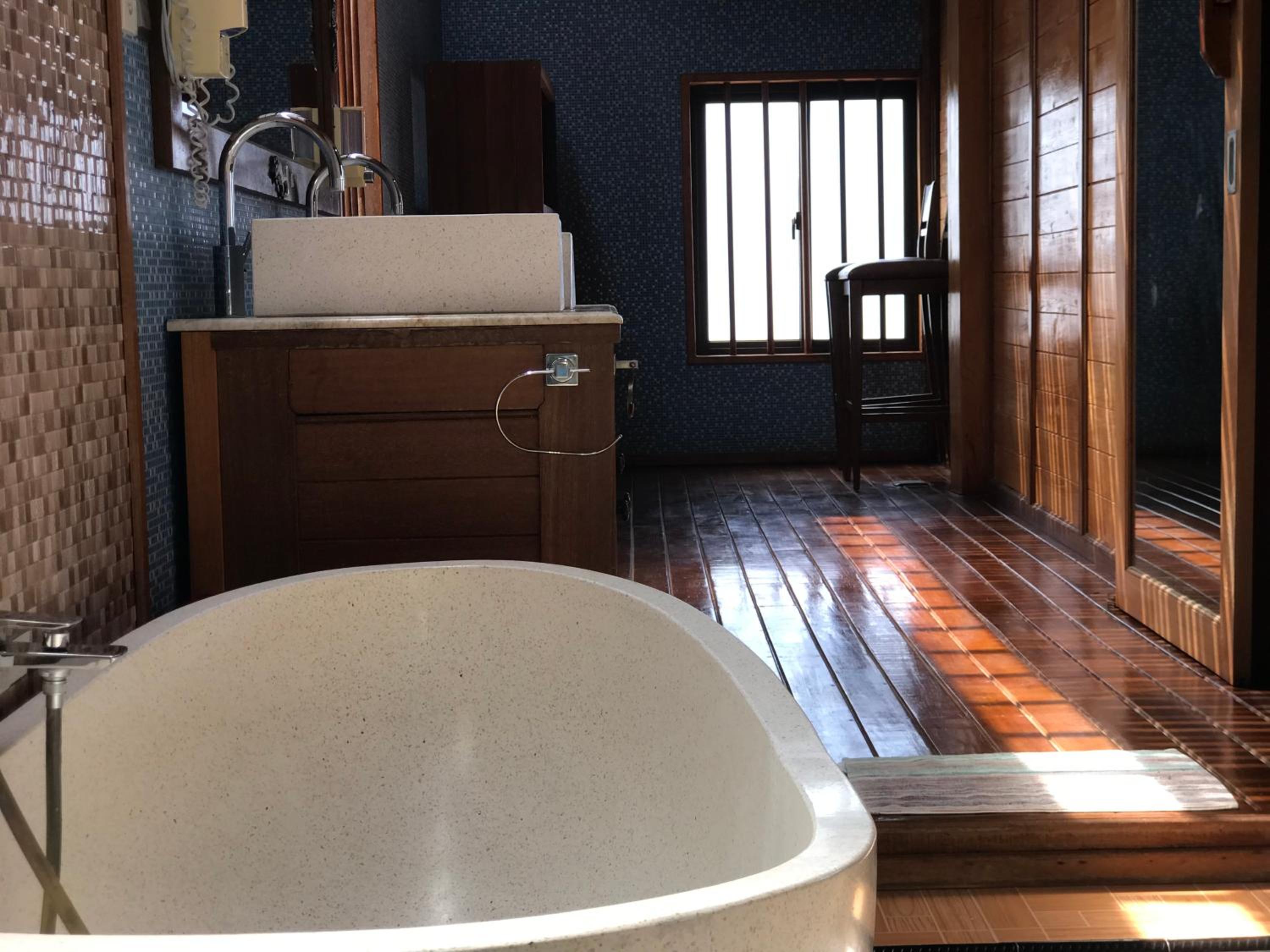 Deluxe Suite - Photo 5