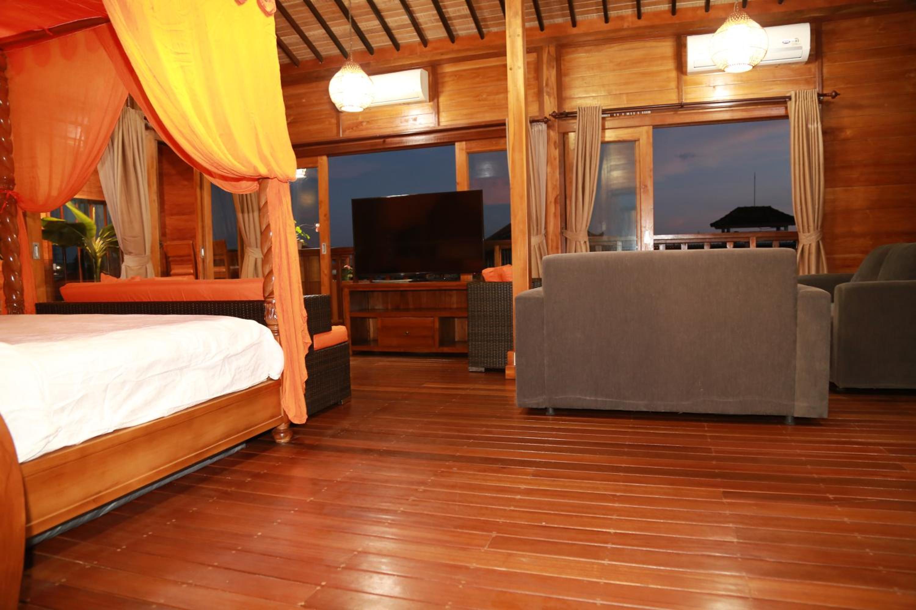 Deluxe Suite - Photo 13