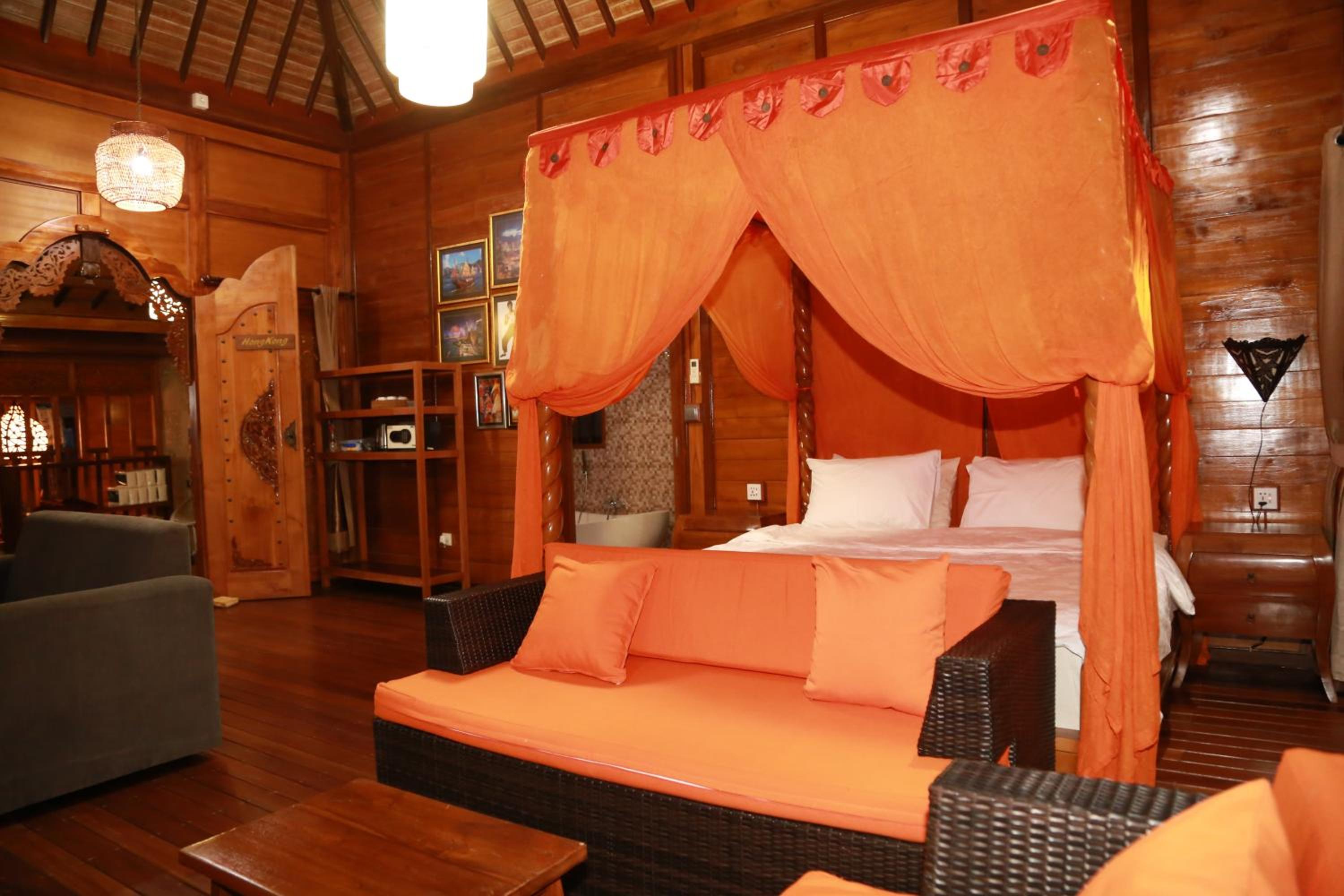 Deluxe Suite - Photo 11