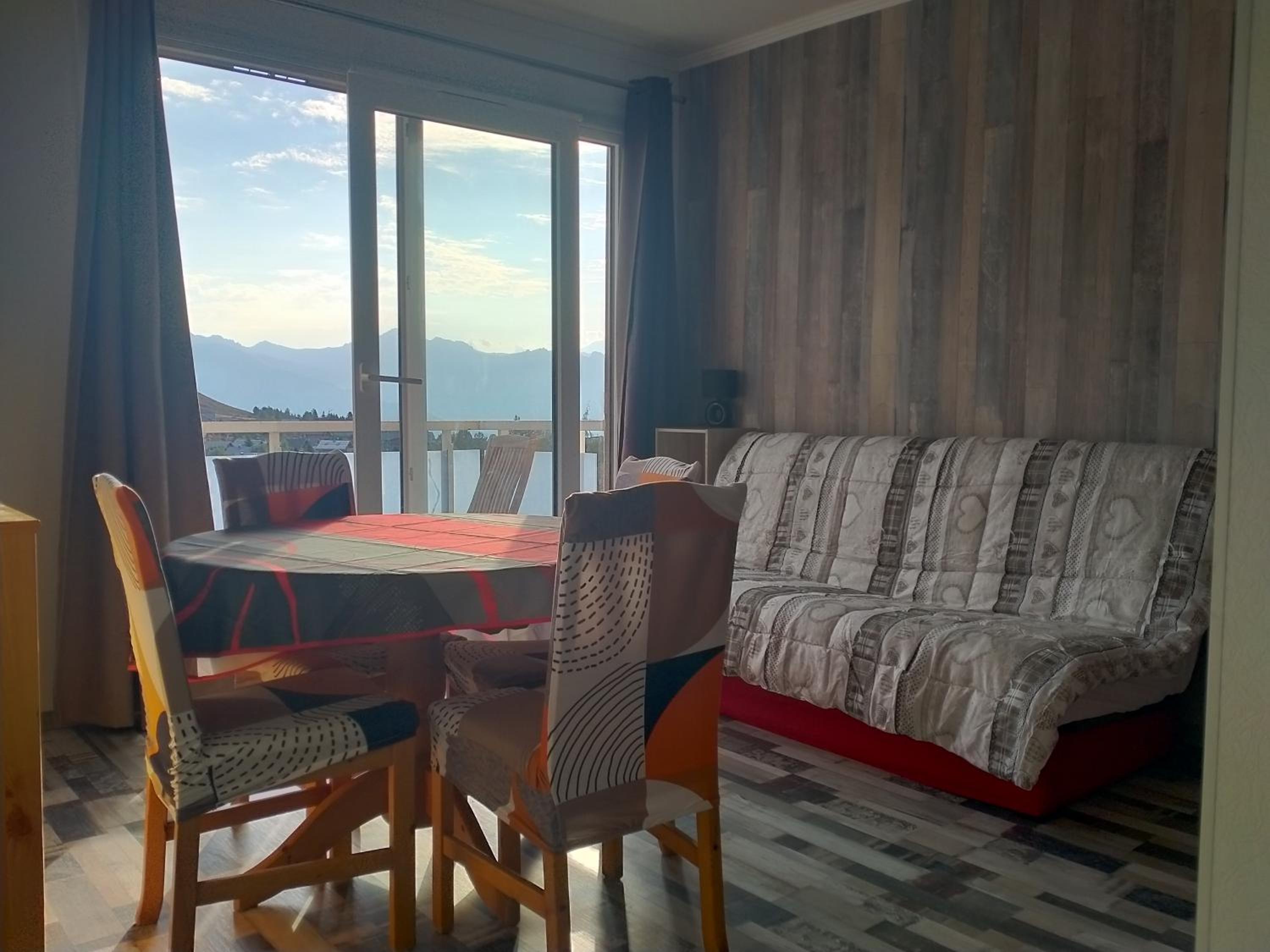 Apartment with Mountain View - Photo 11
