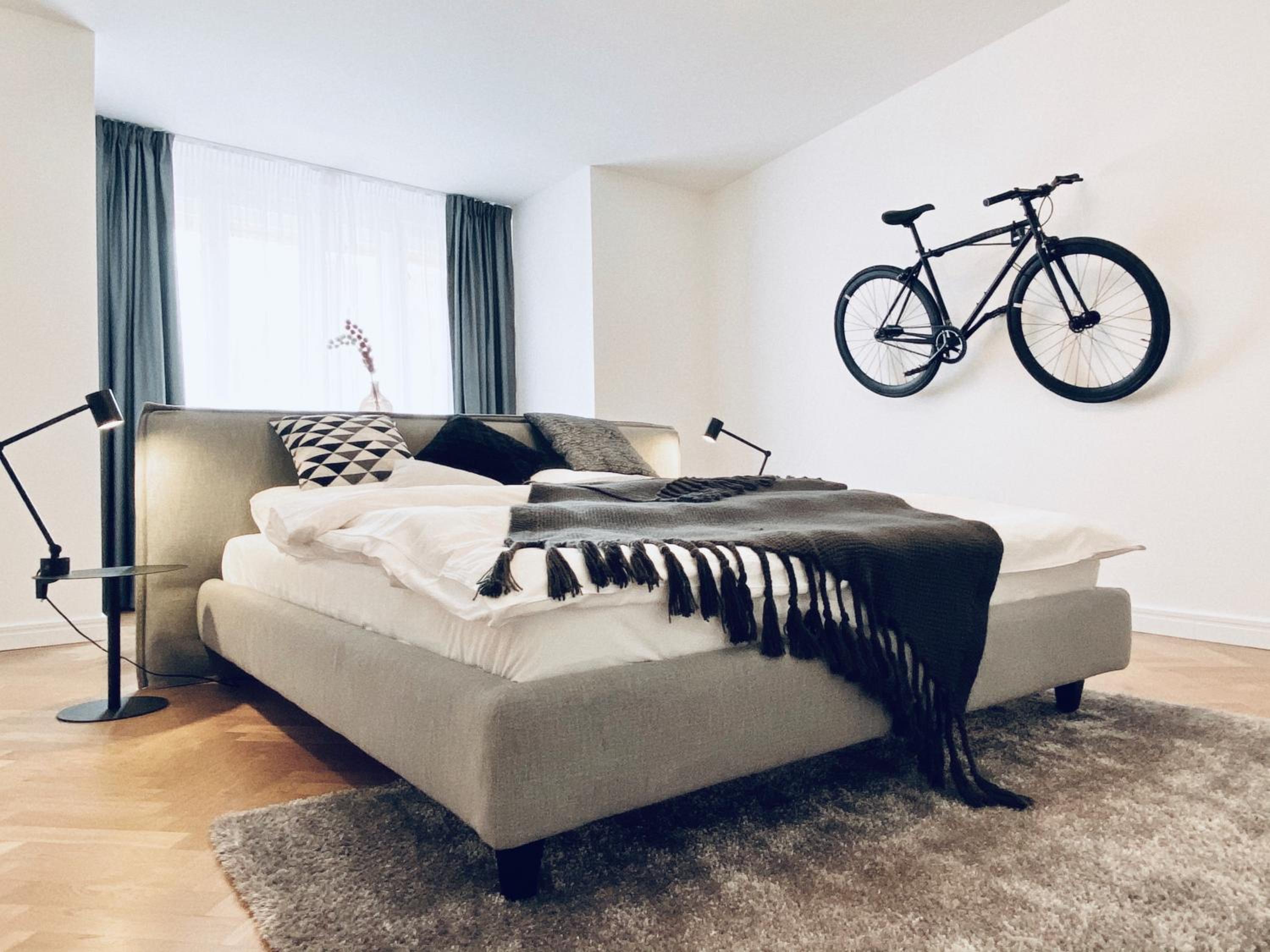 Deluxe King Suite - Photo 2