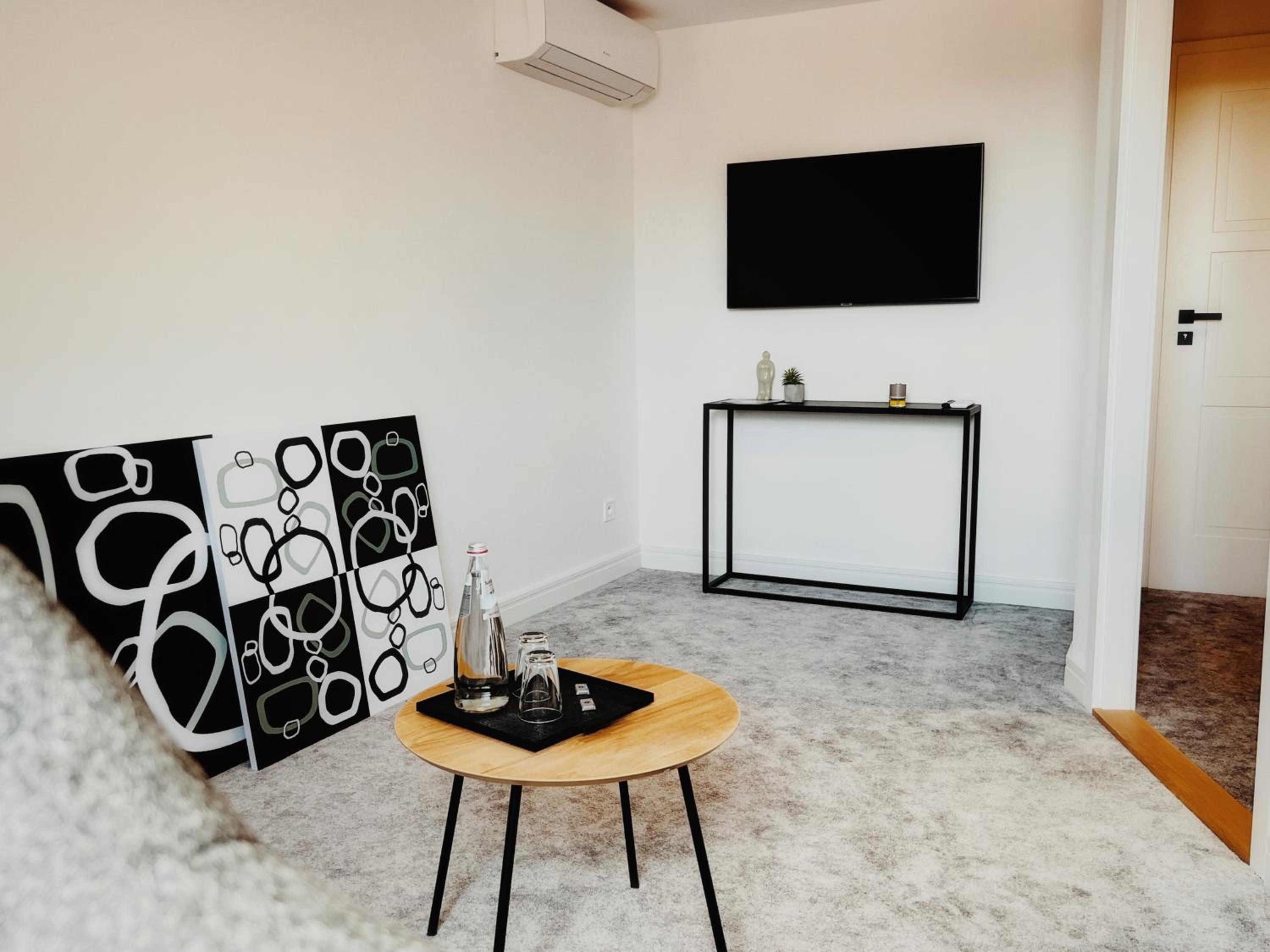 Double Room - Photo 6
