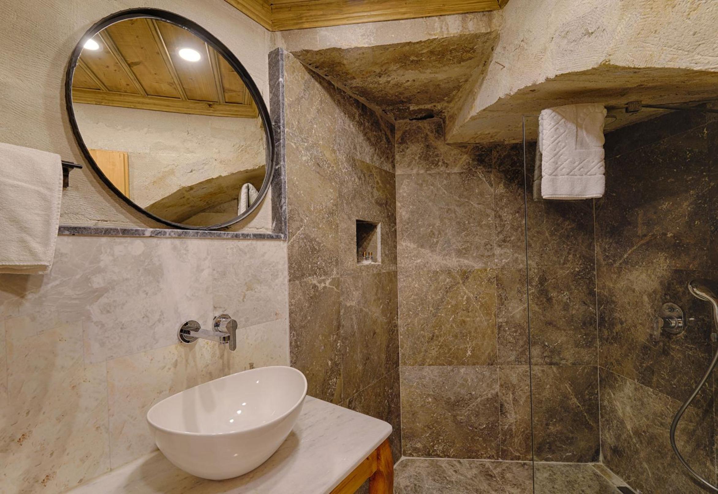 Suite with Terrace - Photo 8