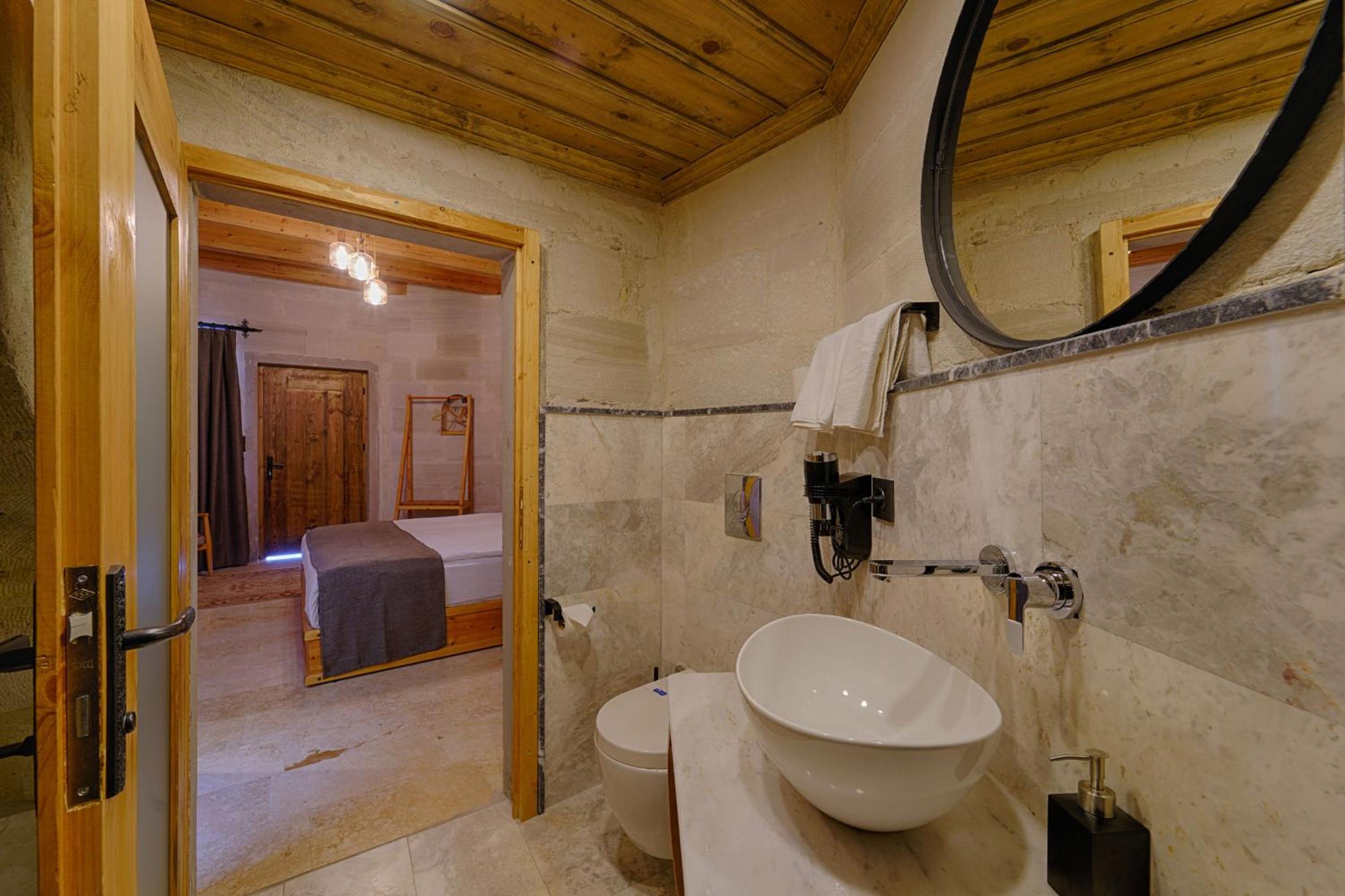 Suite with Terrace - Photo 7