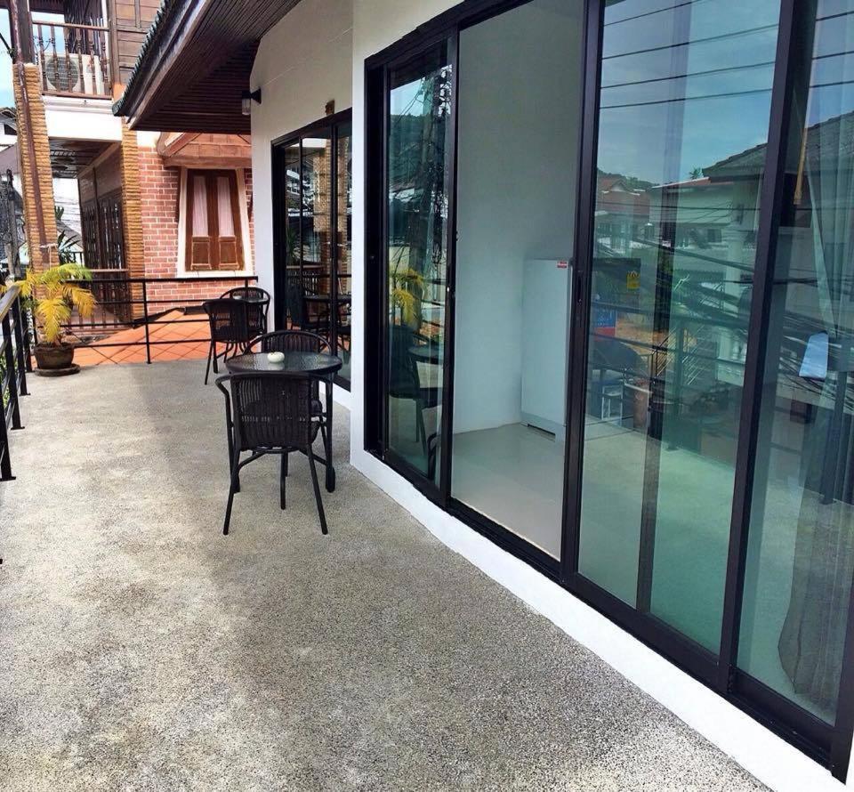 Apartment with Balcony photo 2