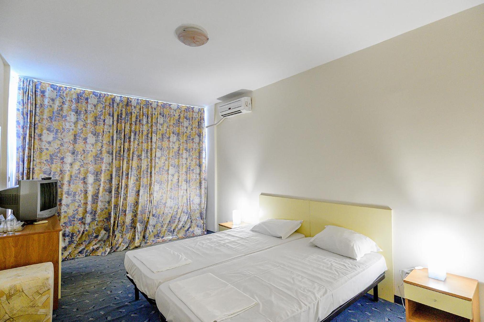 Standard Double or Twin Room with Balcony, Sea view and Free parking - Photo 1