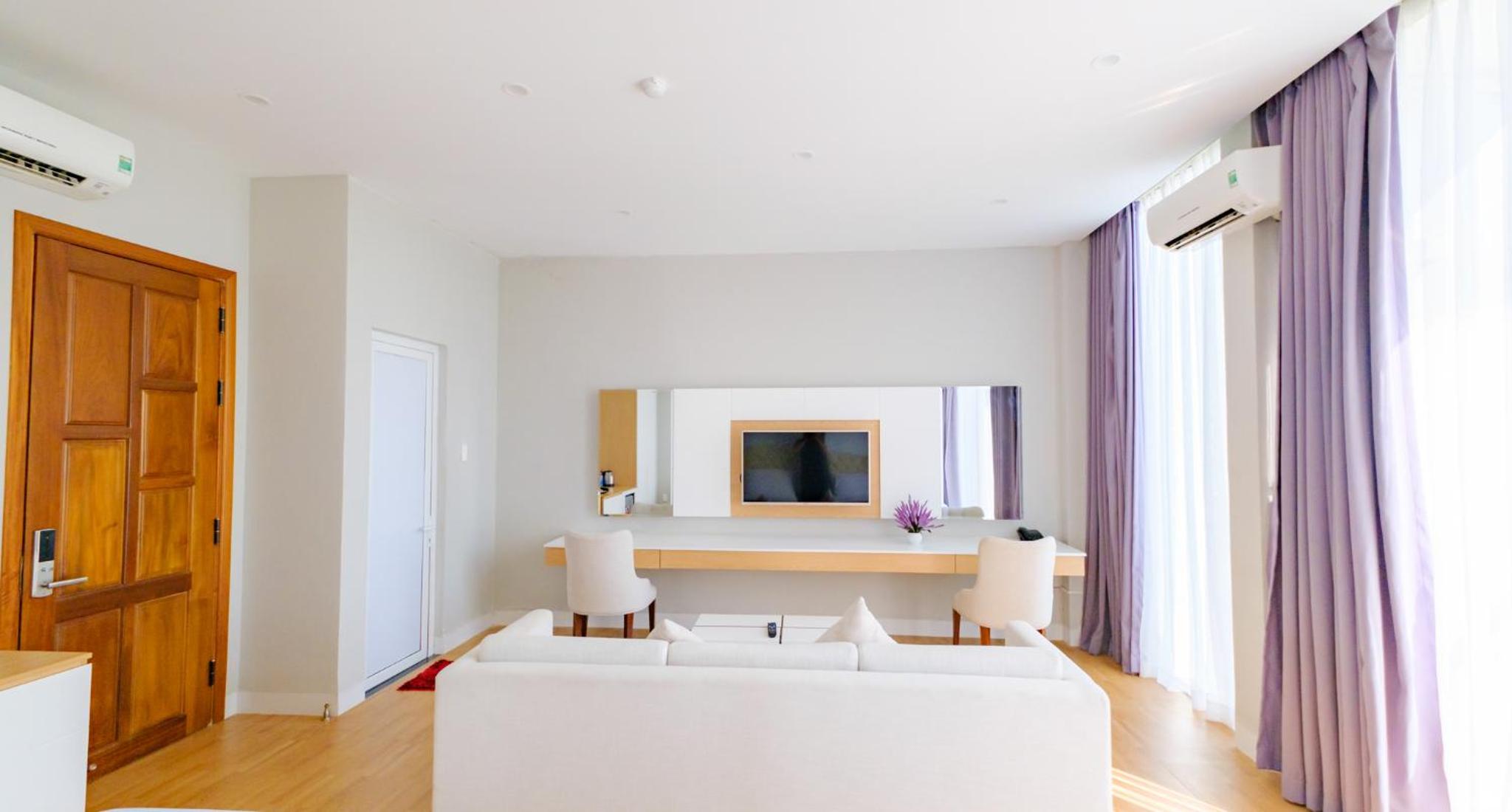 Large Double Room photo 3