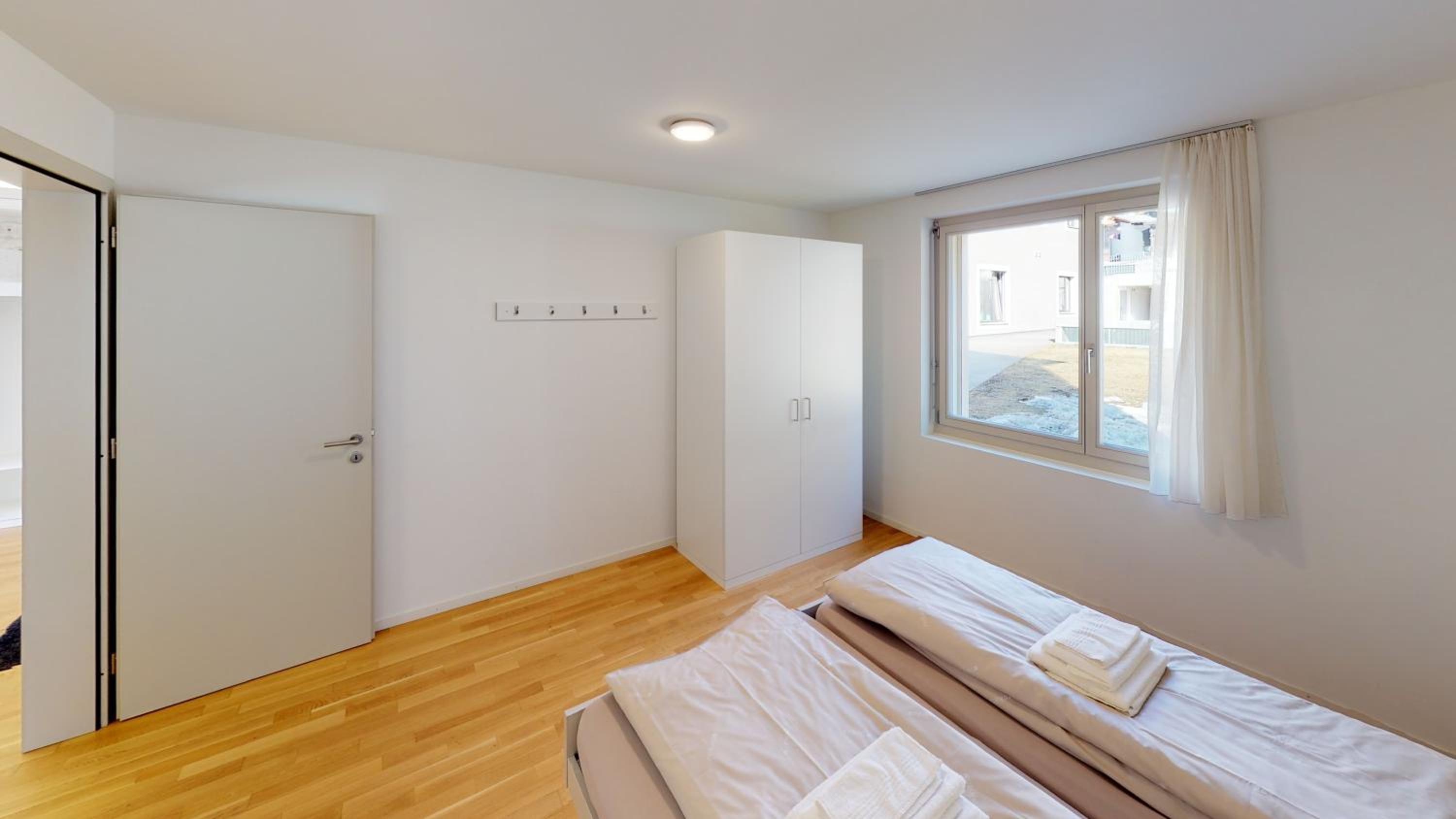 Modern One-Bedroom Apartment photo 3