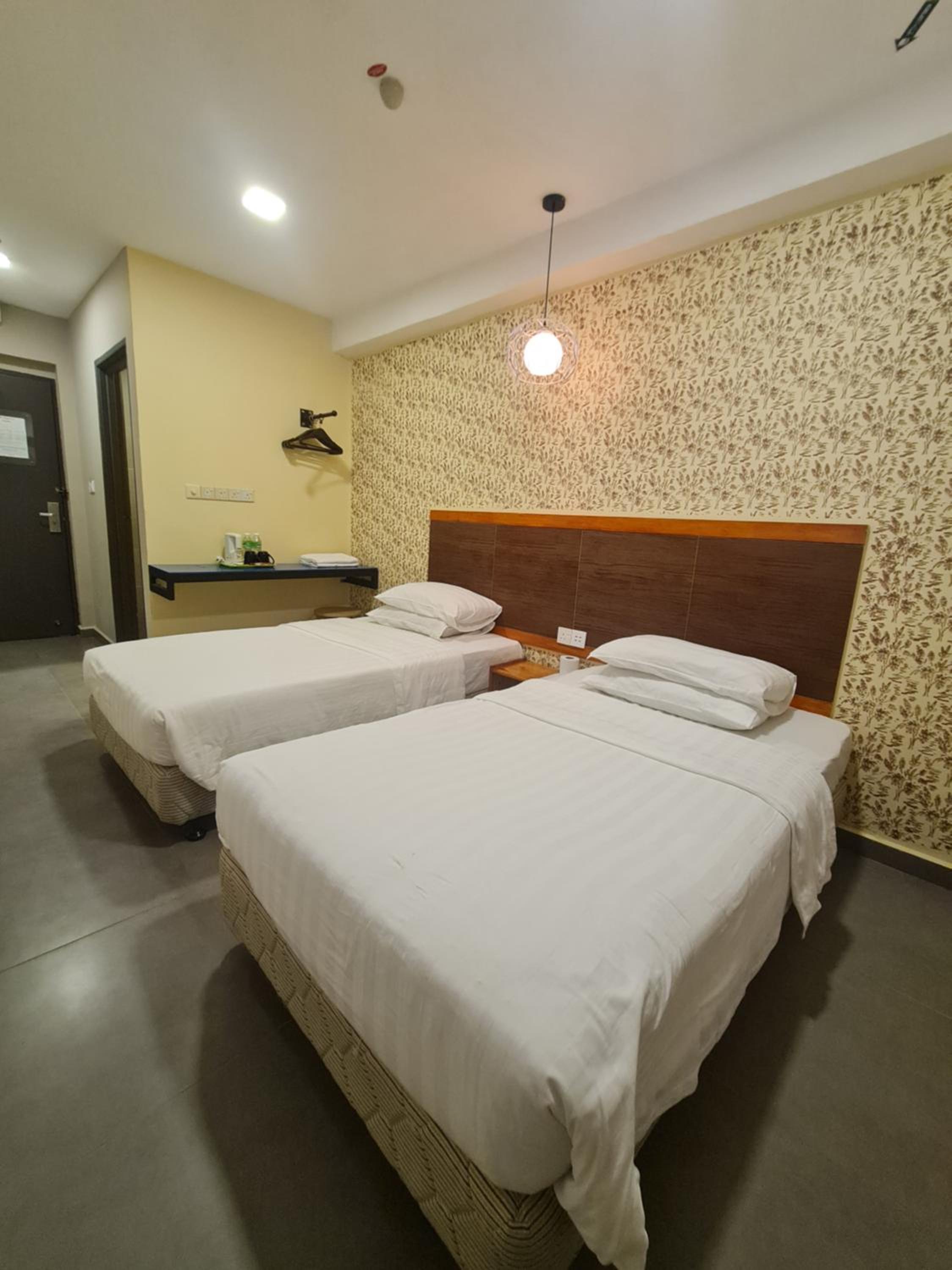 Standard Twin Room - Photo 2