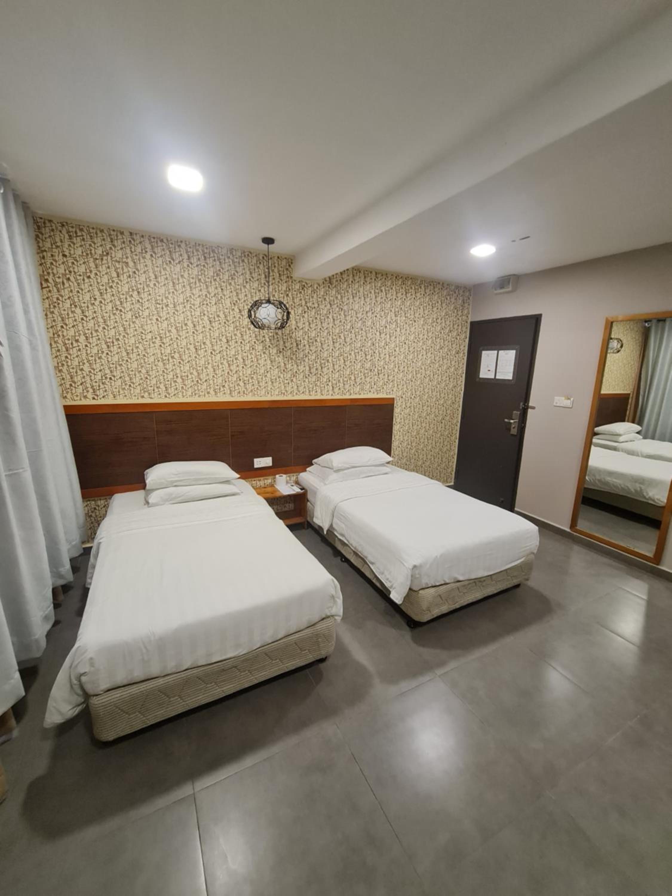 Twin Room - Photo 3