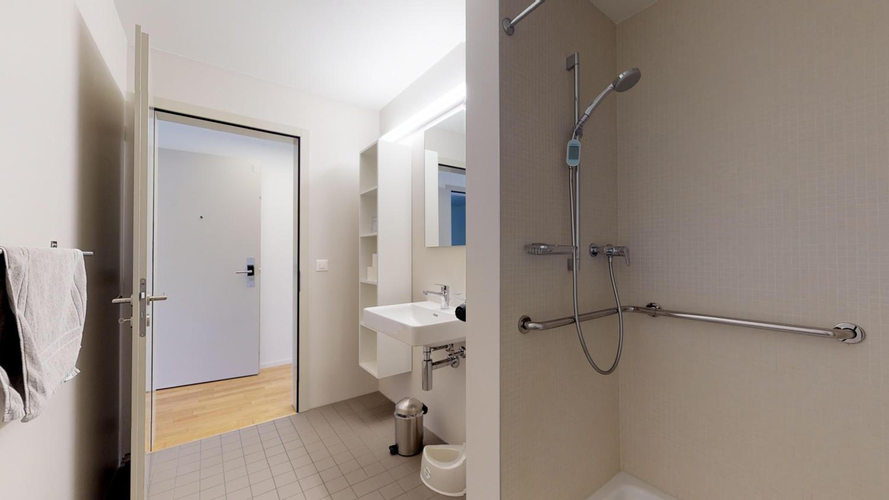 Modern Two-Bedroom Apartment photo 2