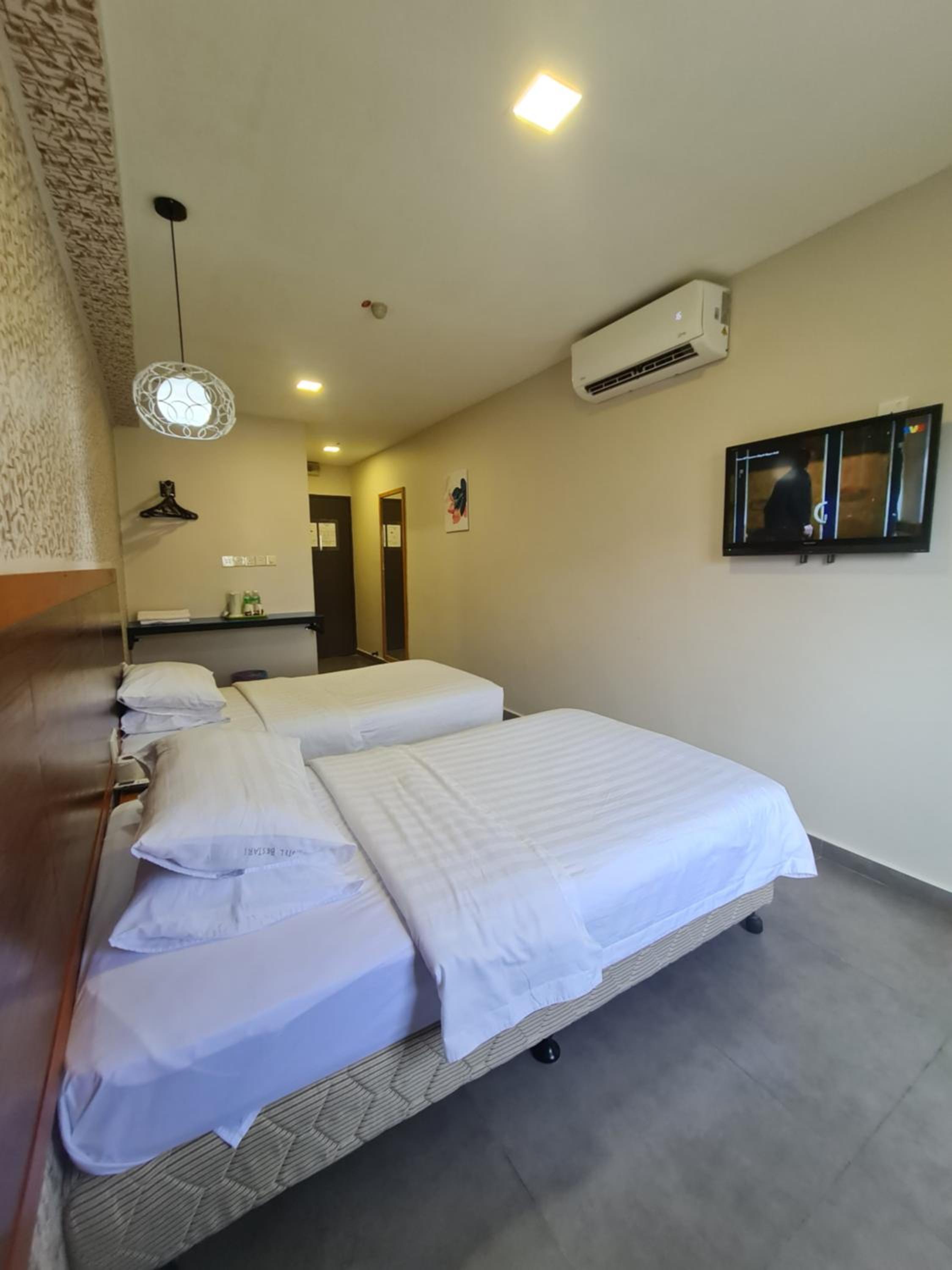 Twin Room - Photo 5
