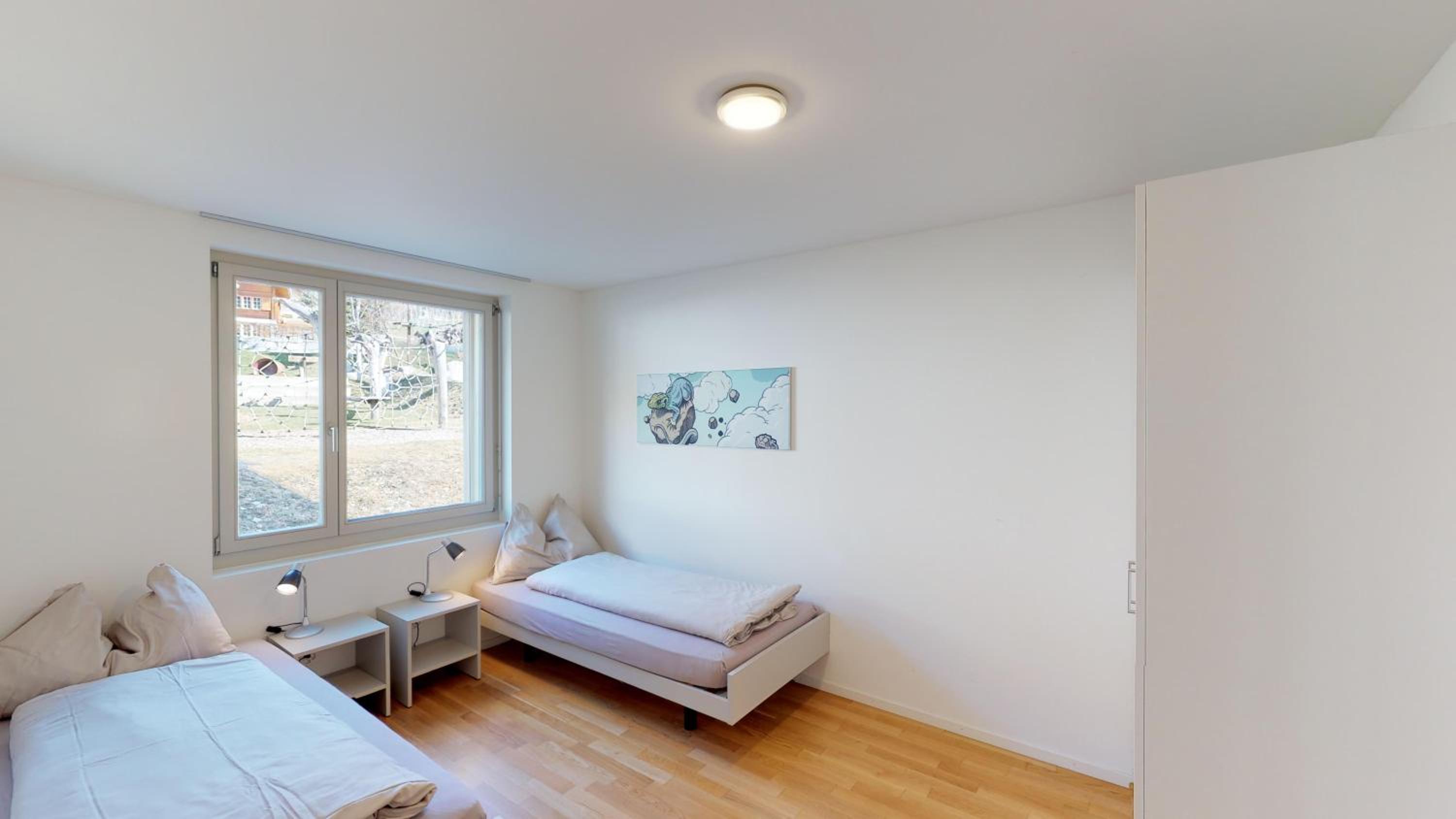 Modern Three-bedroom Apartment photo 2