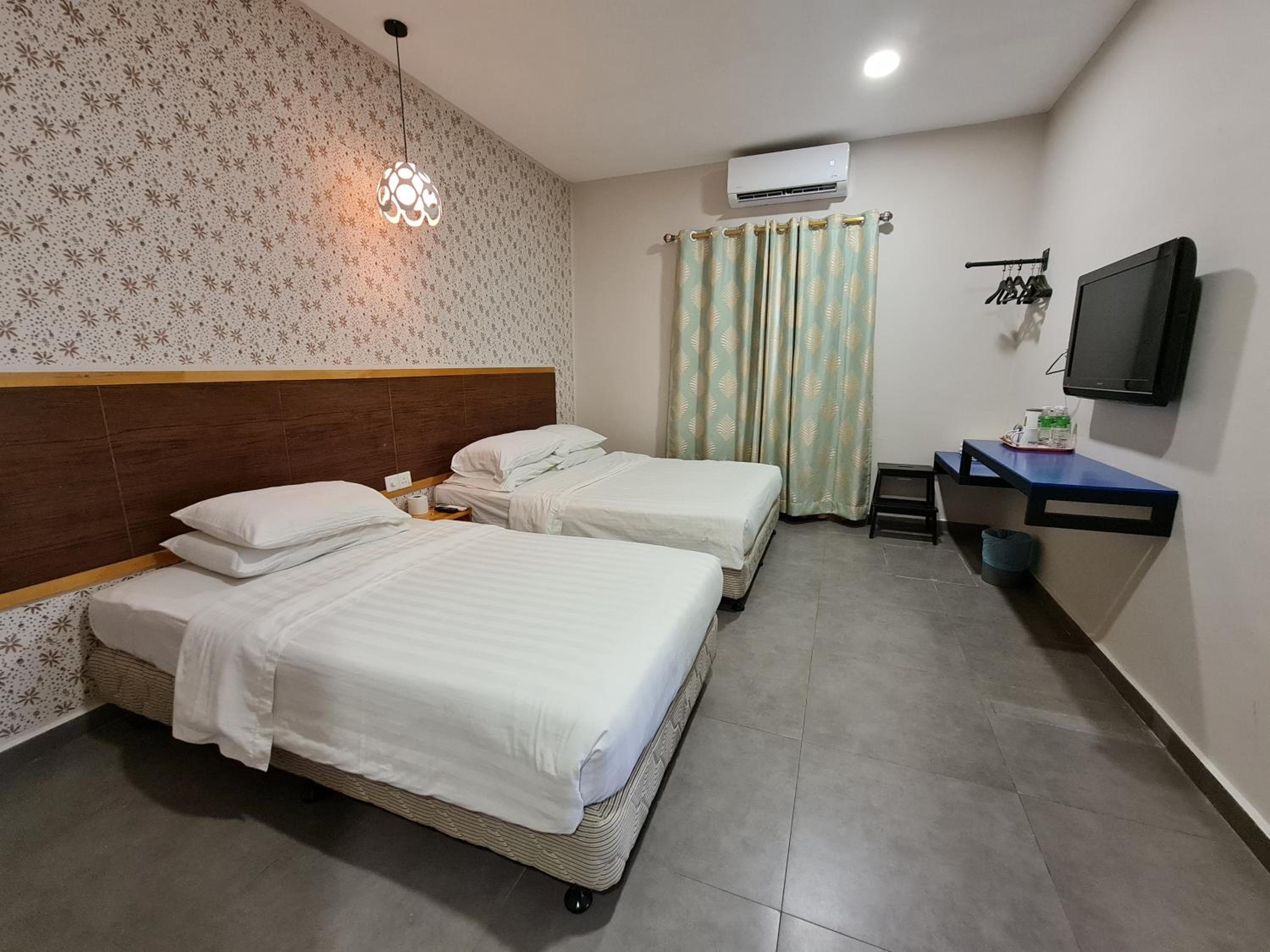 Deluxe Triple Room - Photo 5