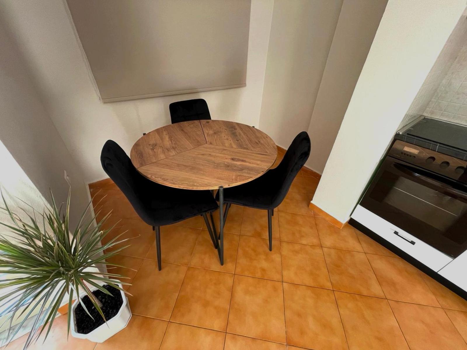 One-Bedroom Apartment photo 3