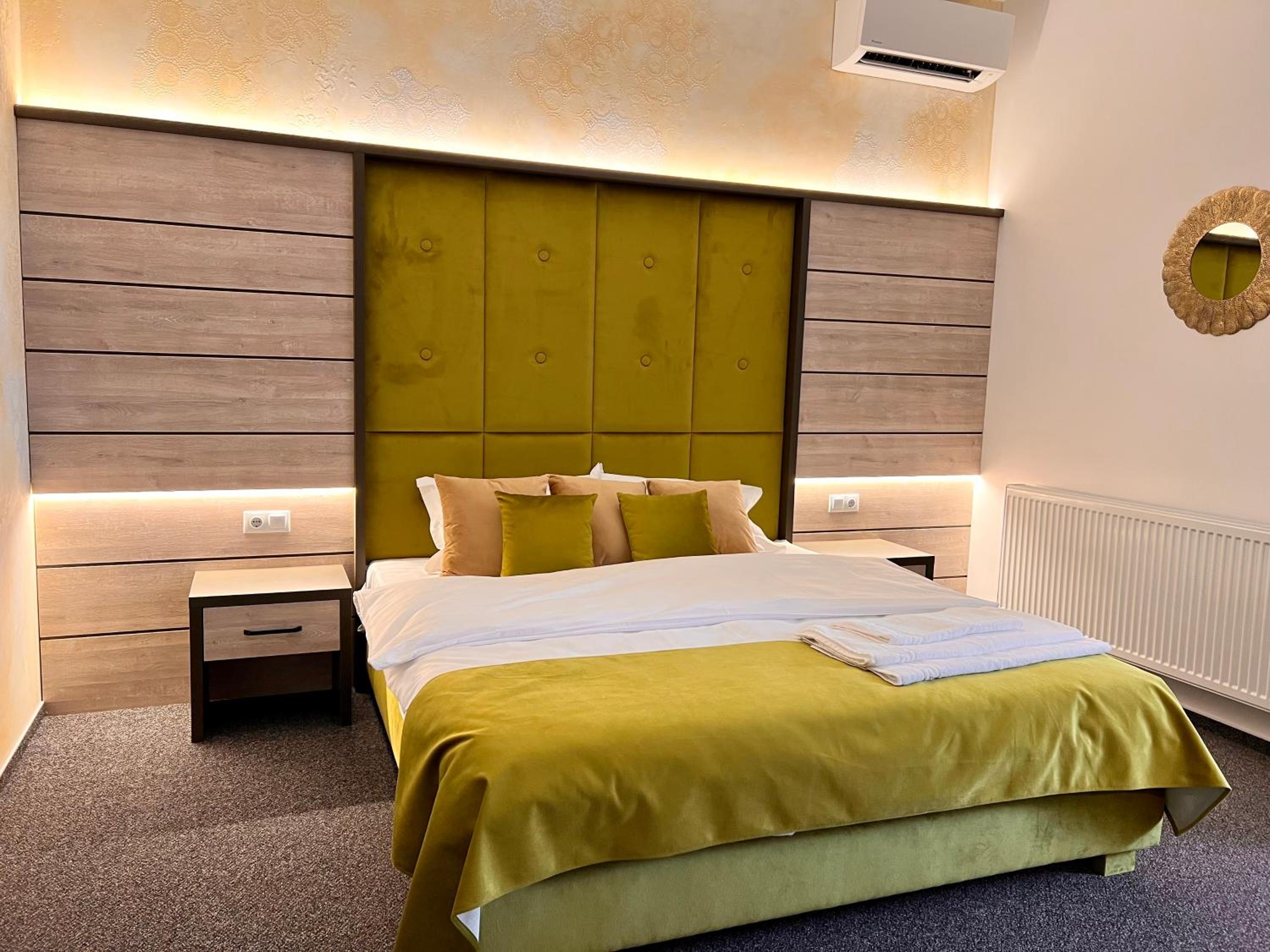 Superior King Room - Photo 20