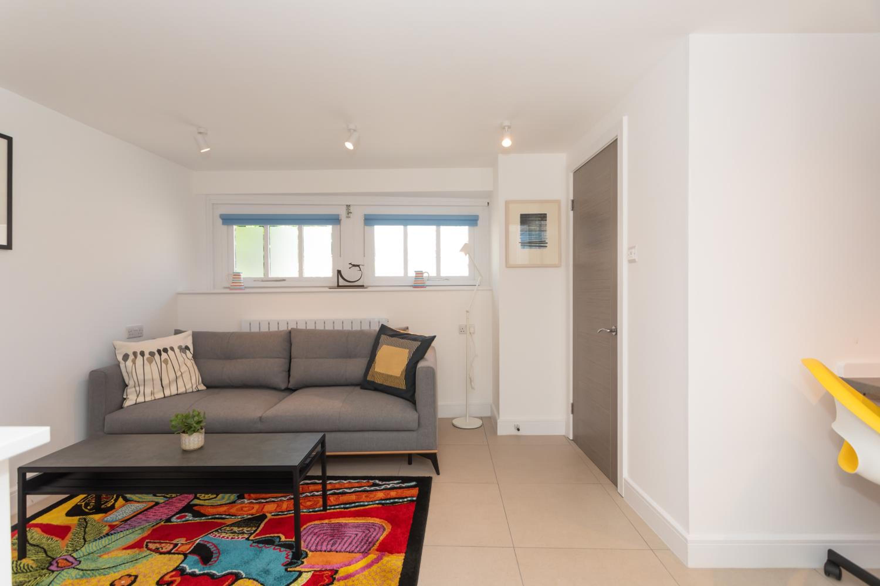 One-Bedroom Apartment - Photo 2