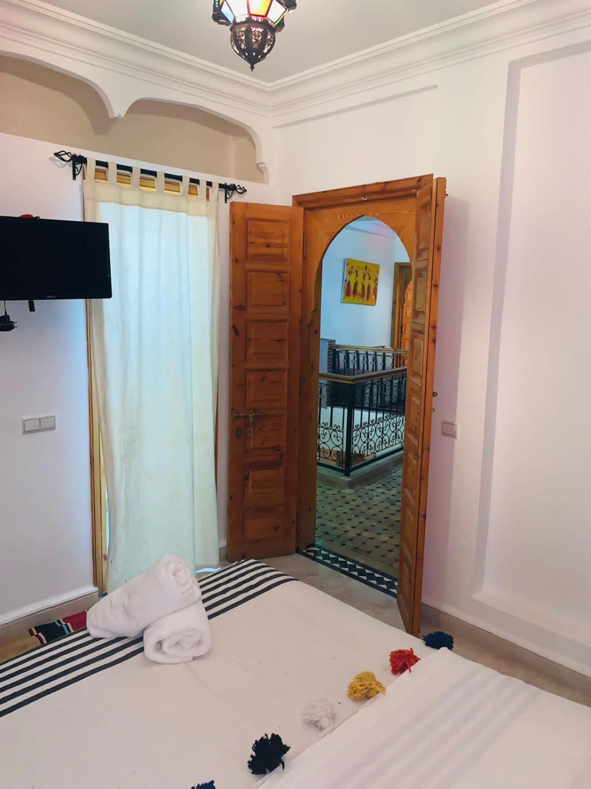 Double Room with Private Bathroom - Photo 2