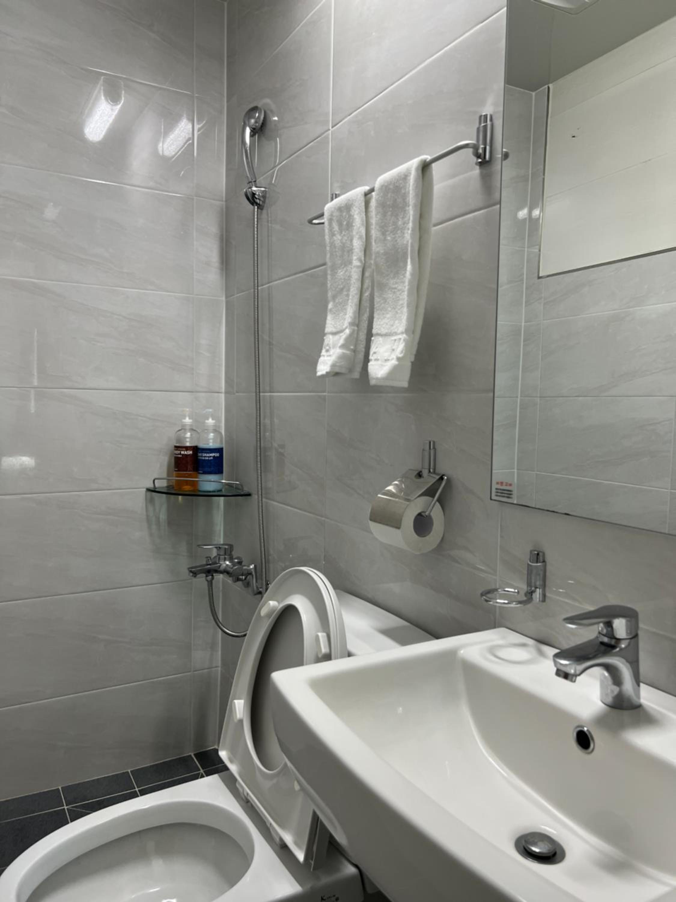 Double Room with Private Bathroom - Photo 9