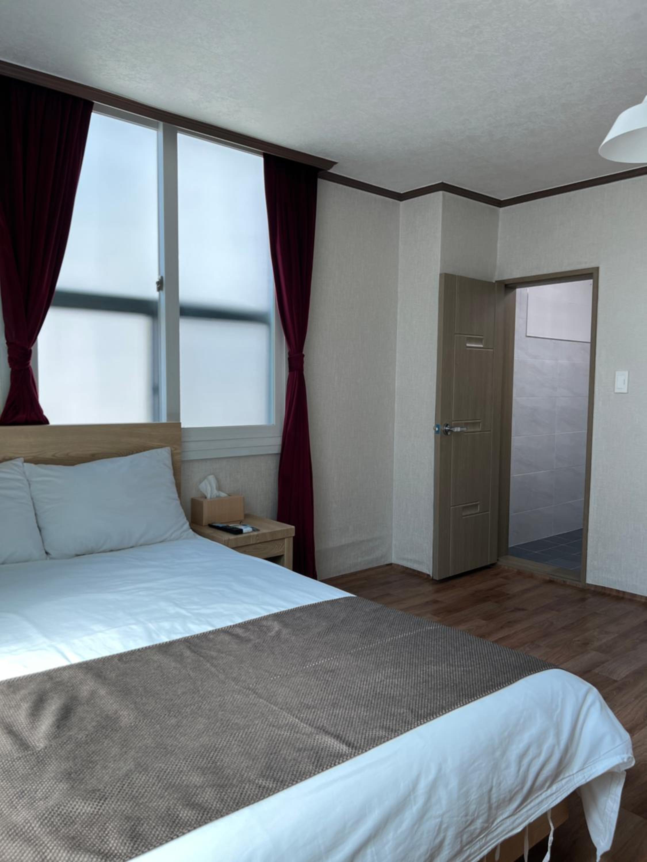 Double Room with Private Bathroom - Photo 4