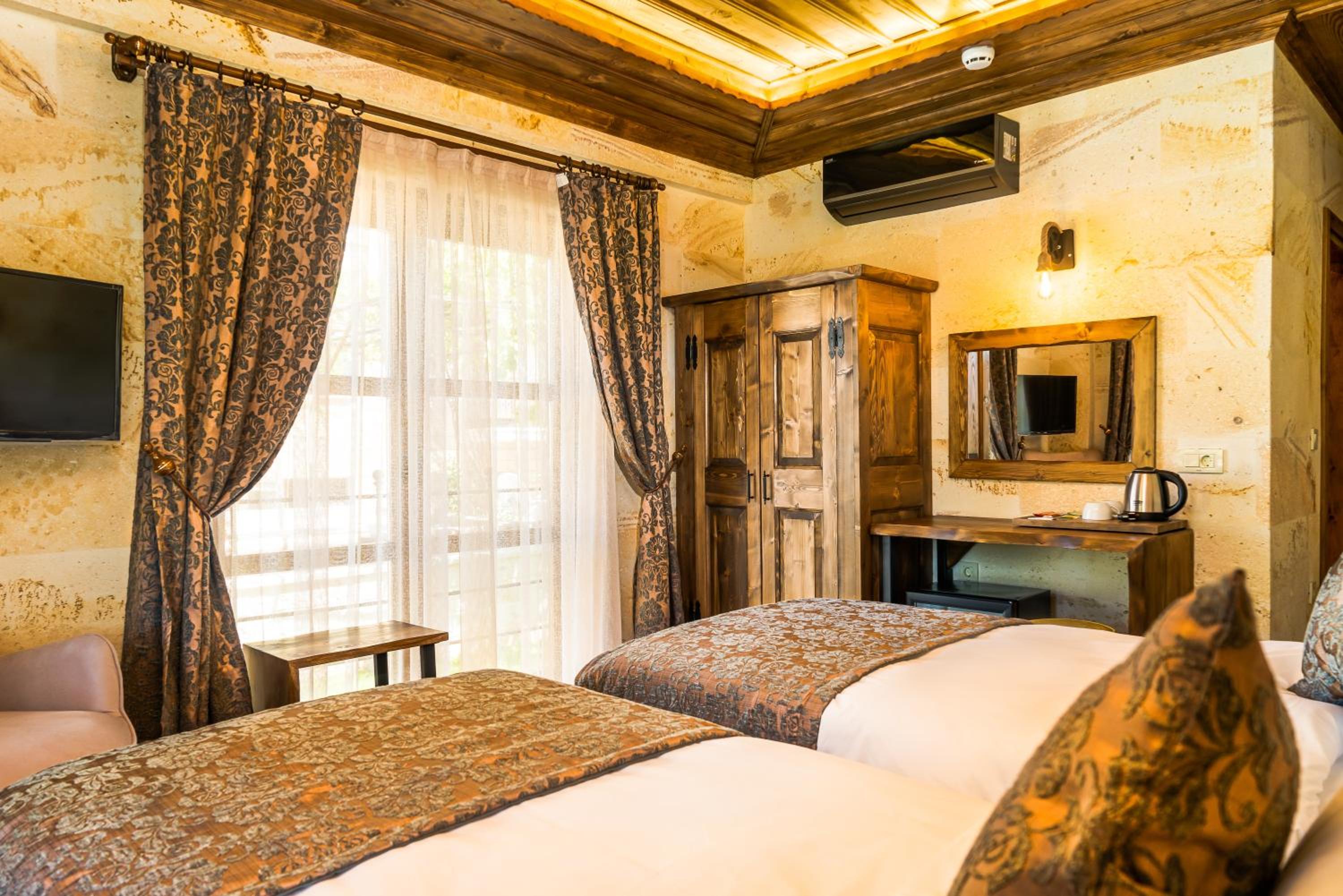Deluxe Room - Photo 2