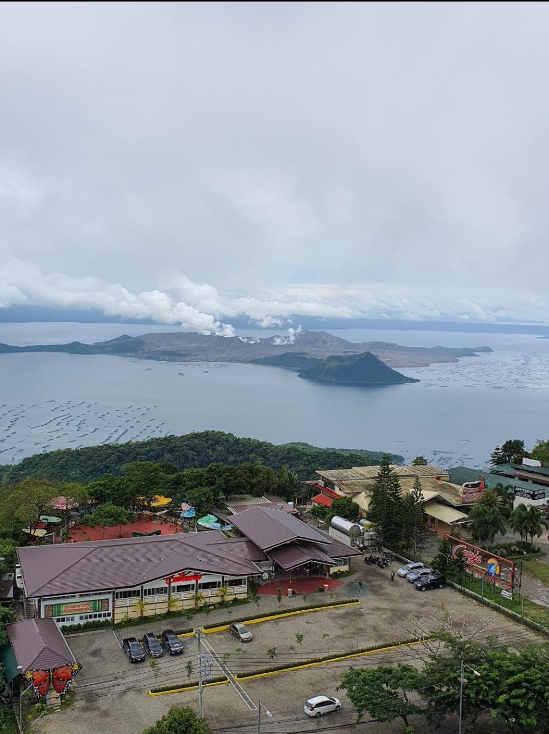Studio with Lake View - Photo 6