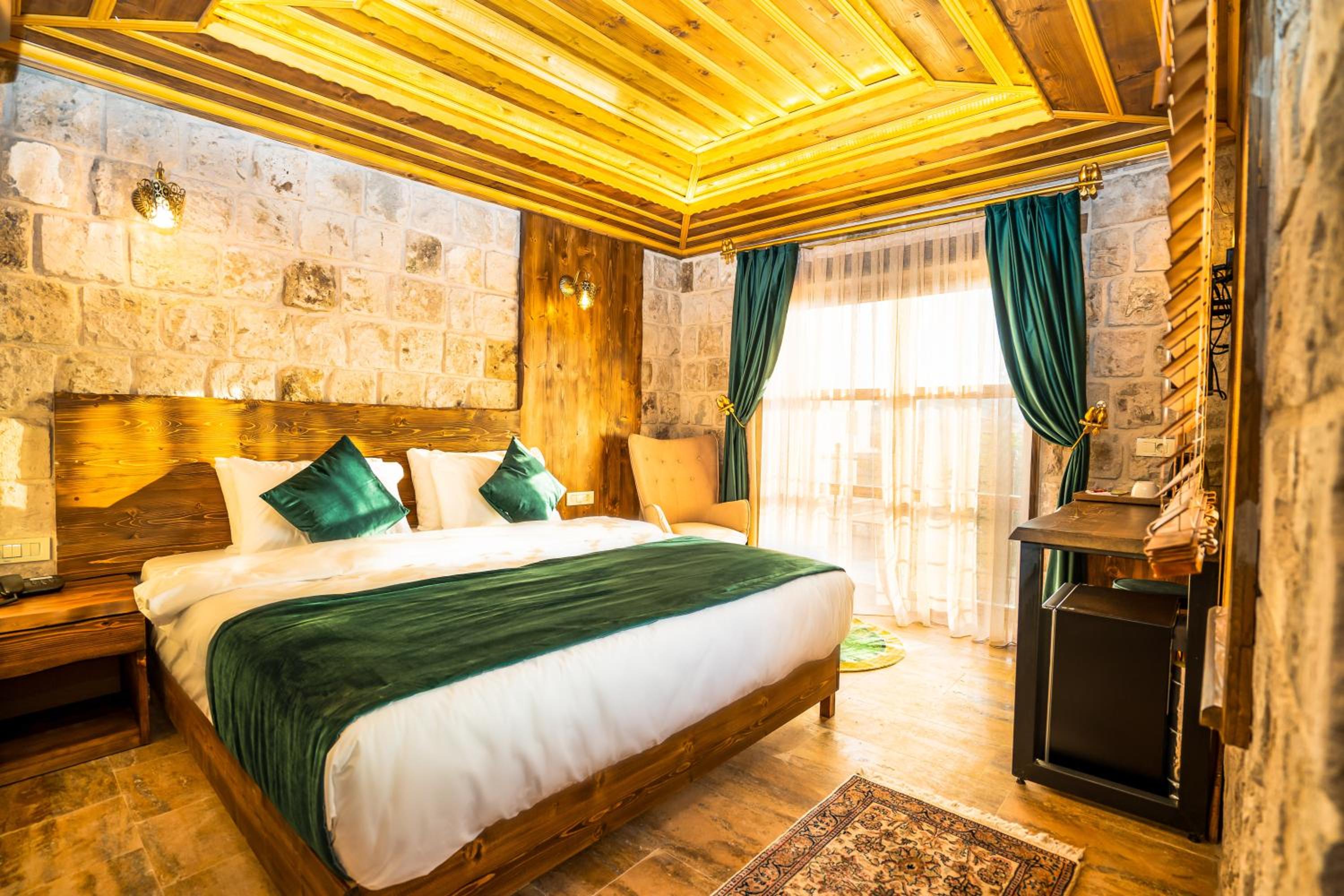 Large Double Room - Photo 8