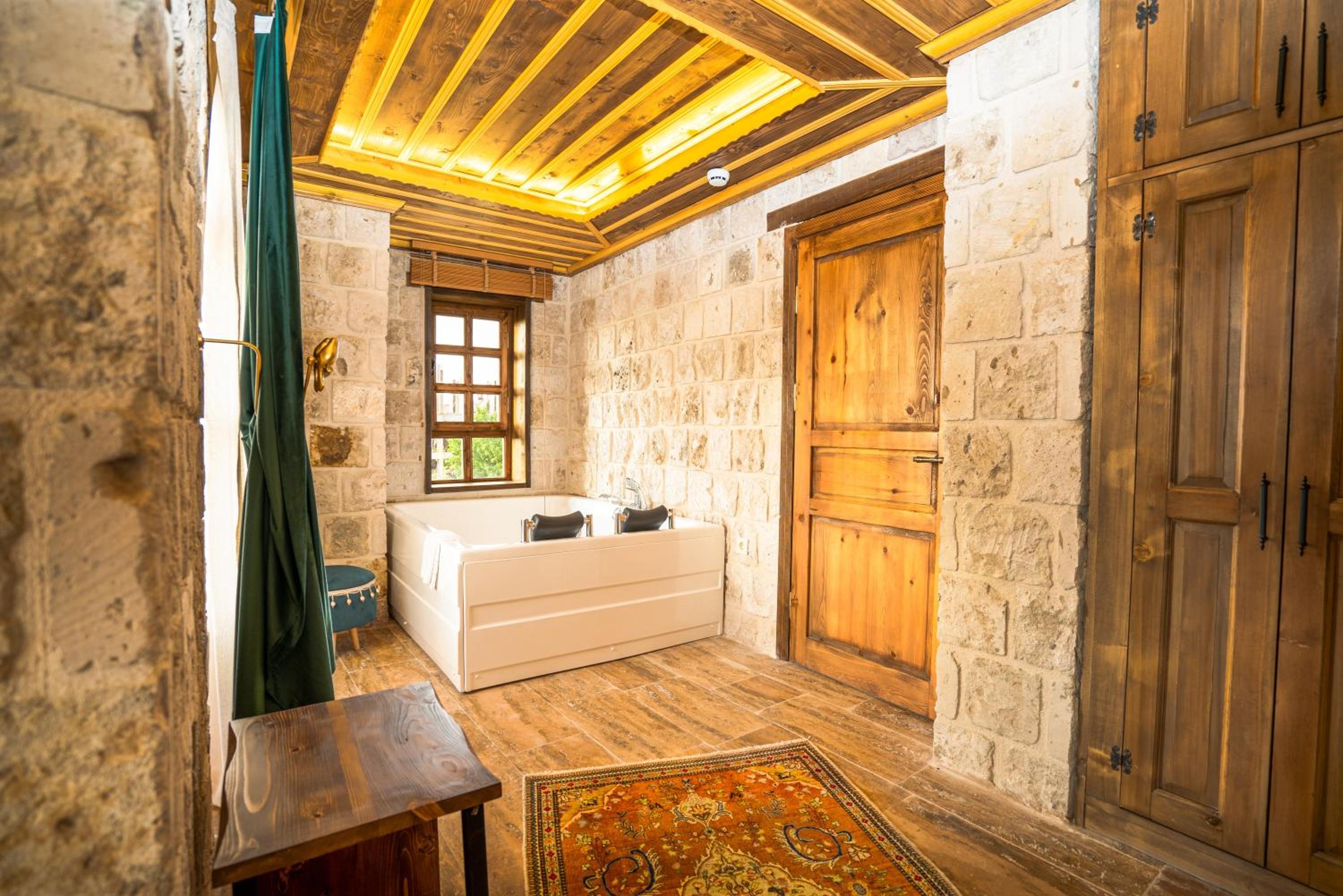 Large Double Room - Photo 7